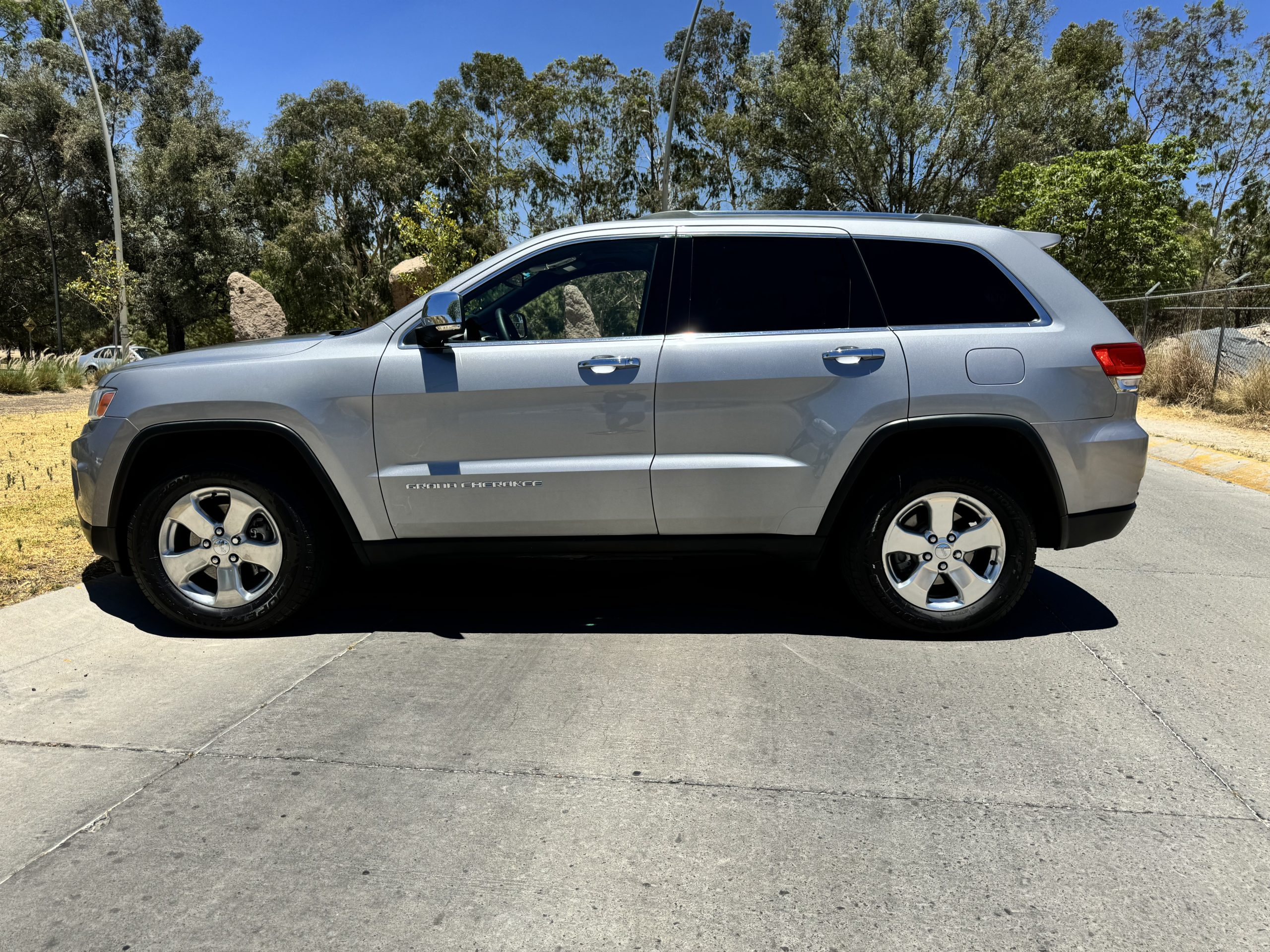 Jeep Grand Cherokee 2014 Limited Lujo Automático Gris