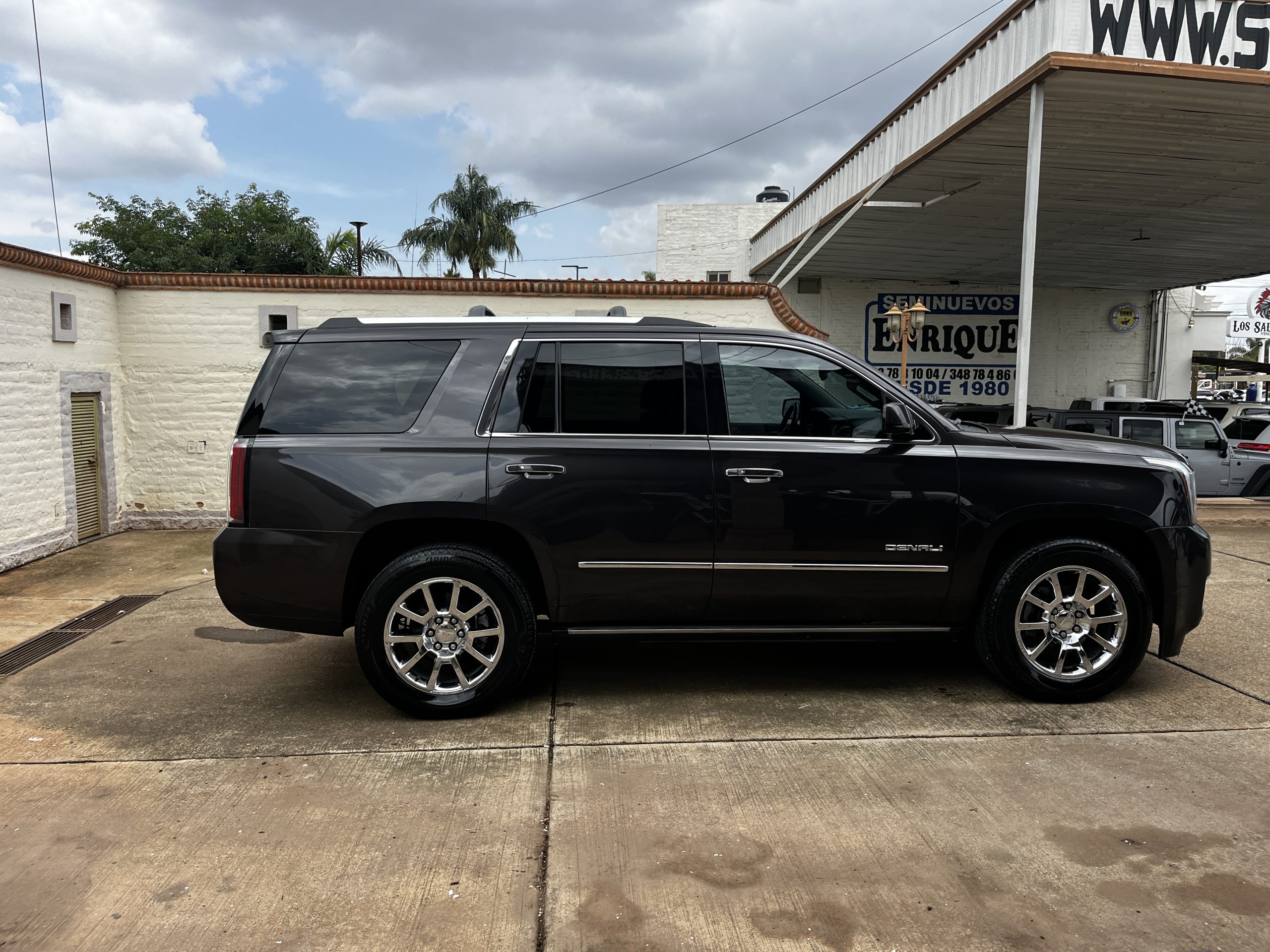 GMC Yukon 2015 Denali Automático Gris