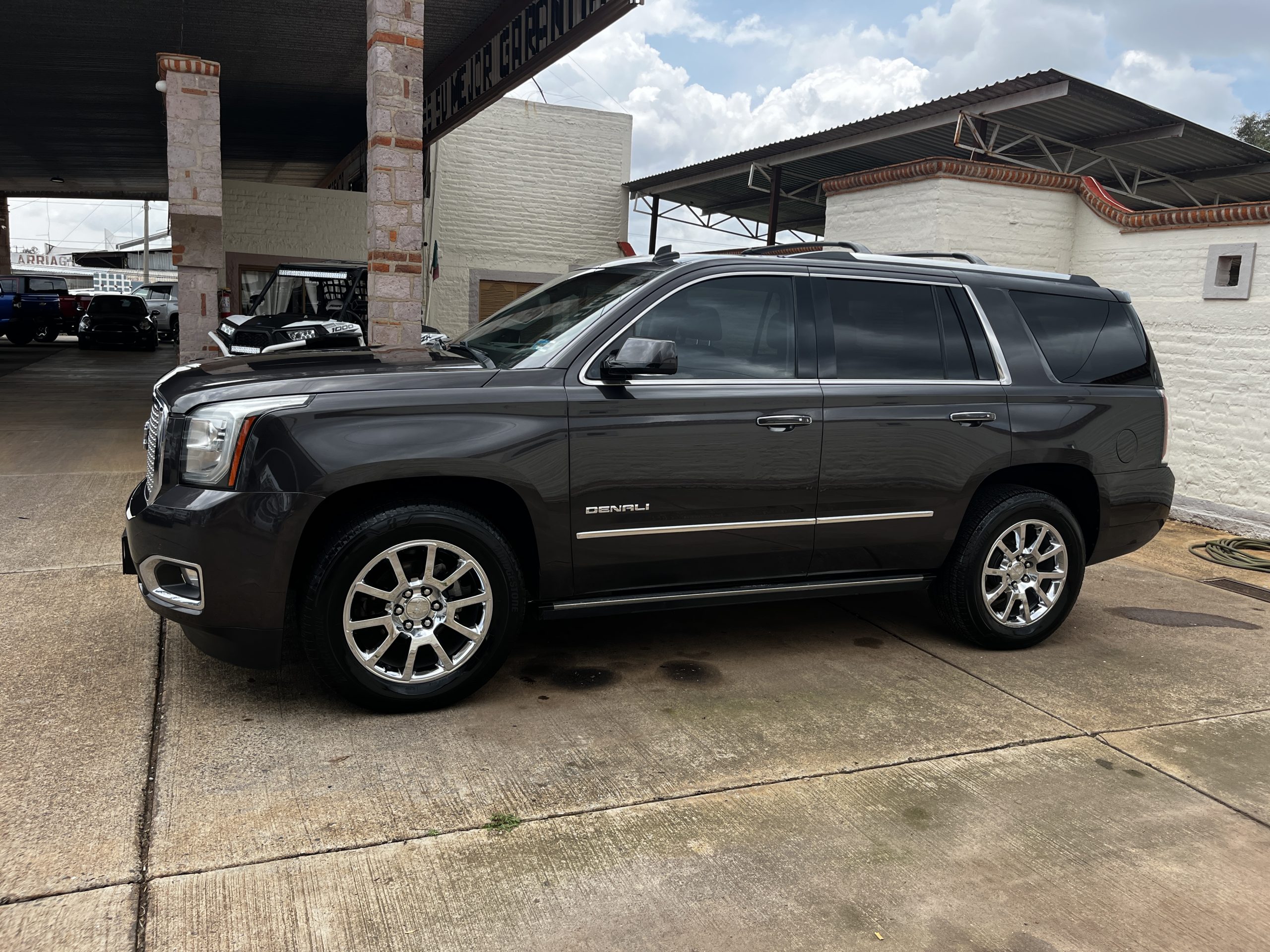 GMC Yukon 2015 Denali Automático Gris