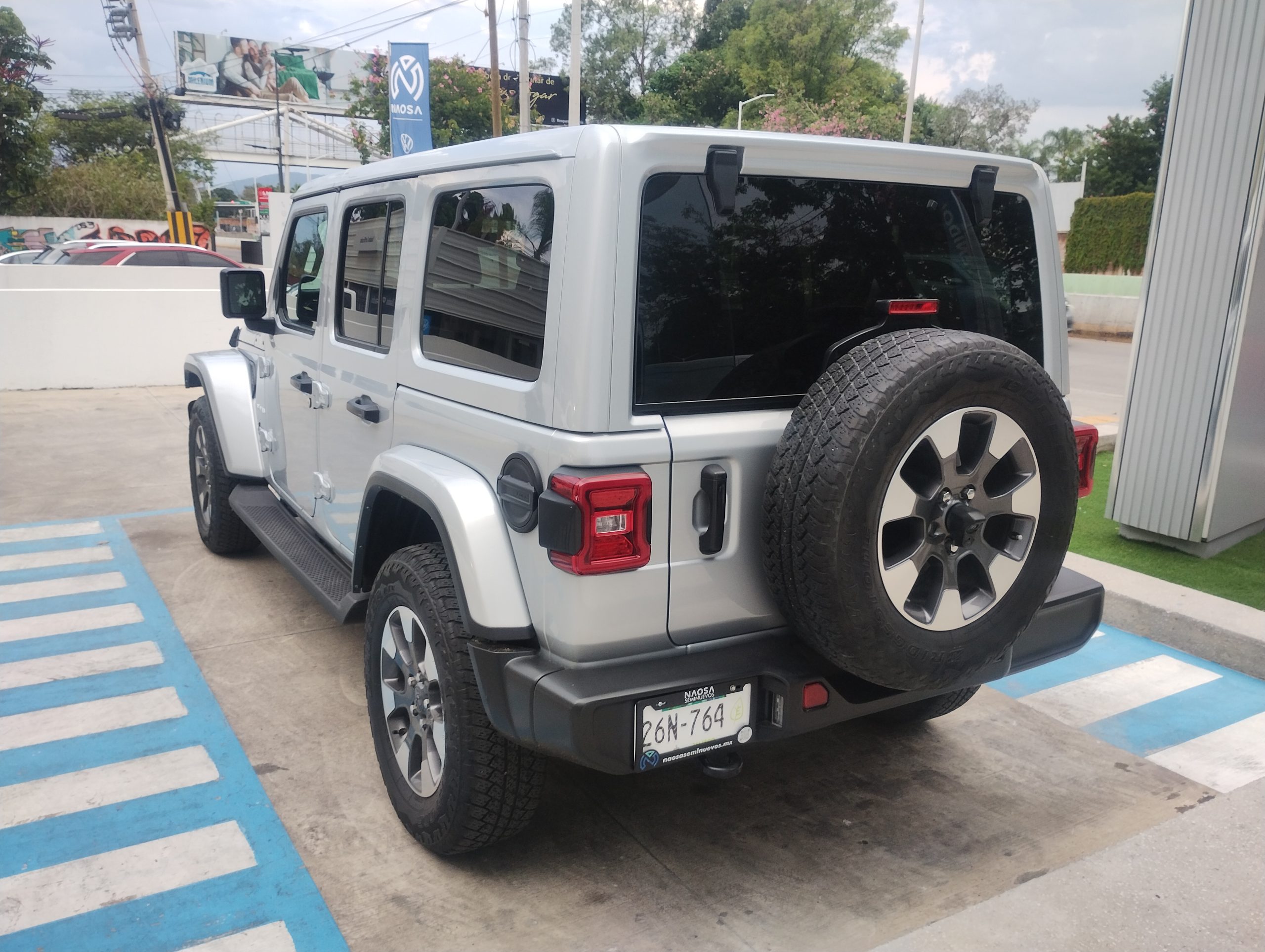 Jeep Wrangler 2022 Sahara Automático Gris