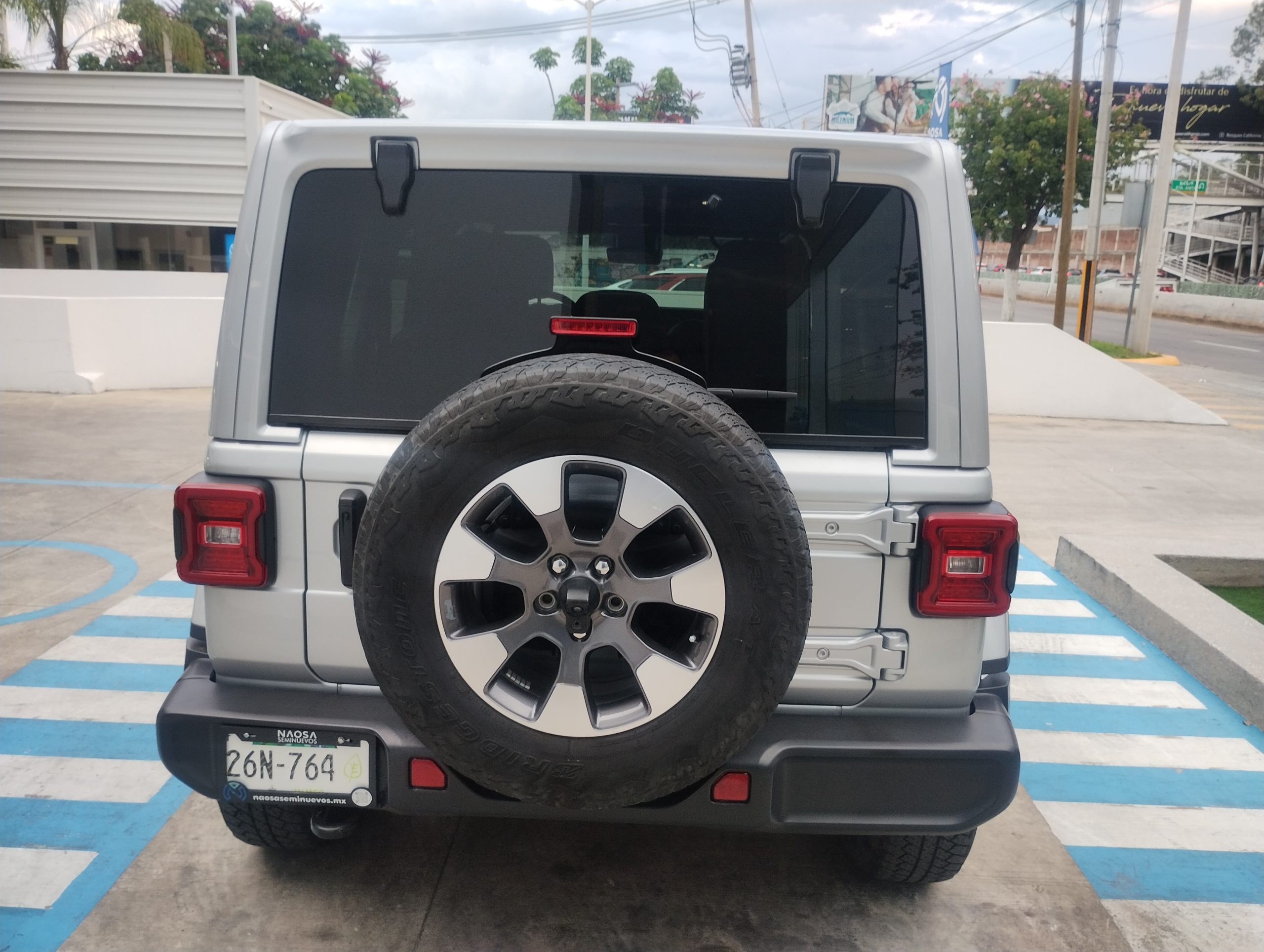 Jeep Wrangler 2022 Sahara Automático Gris