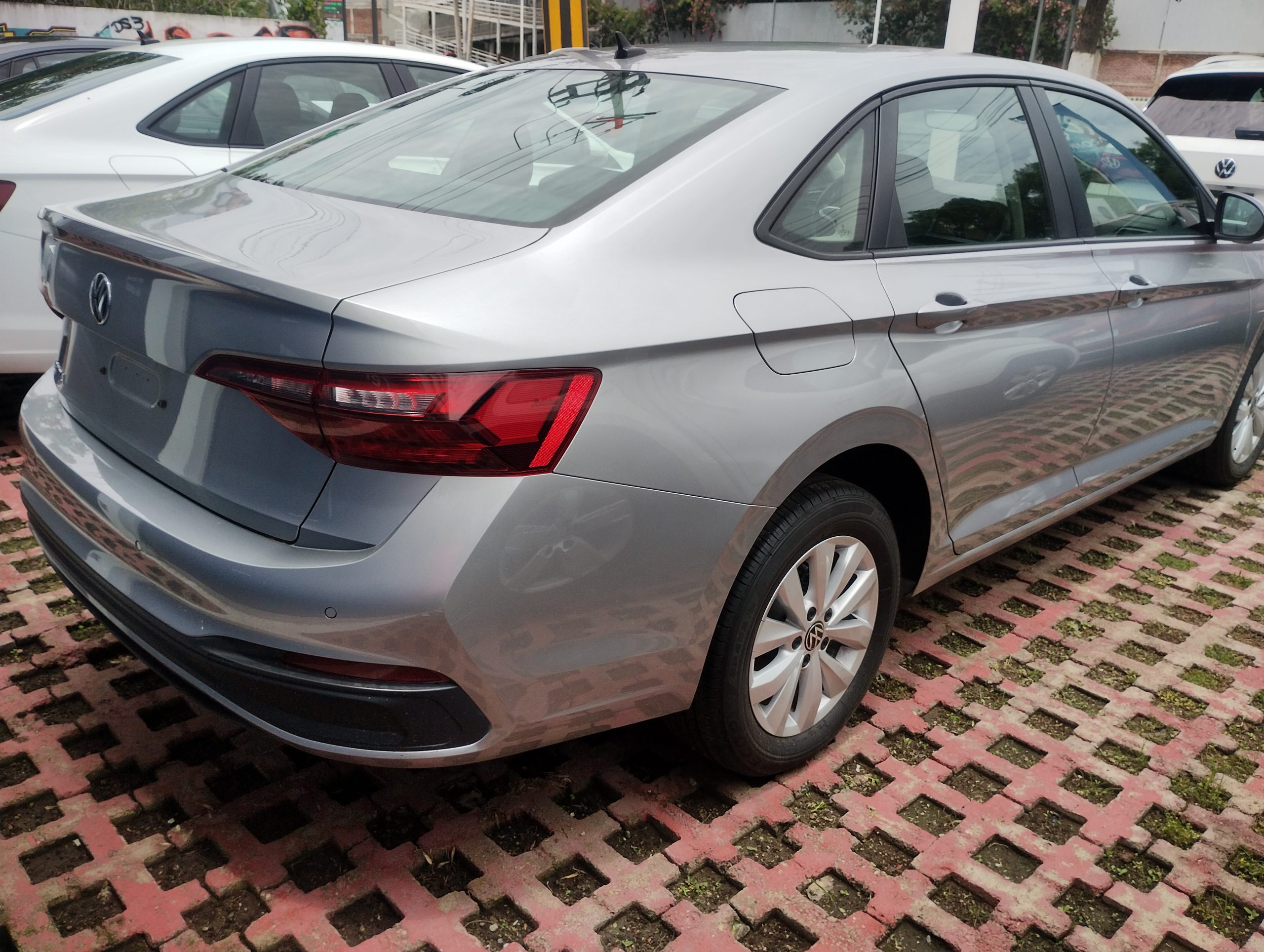 Volkswagen Jetta 2023 Comfortline Automático Plata