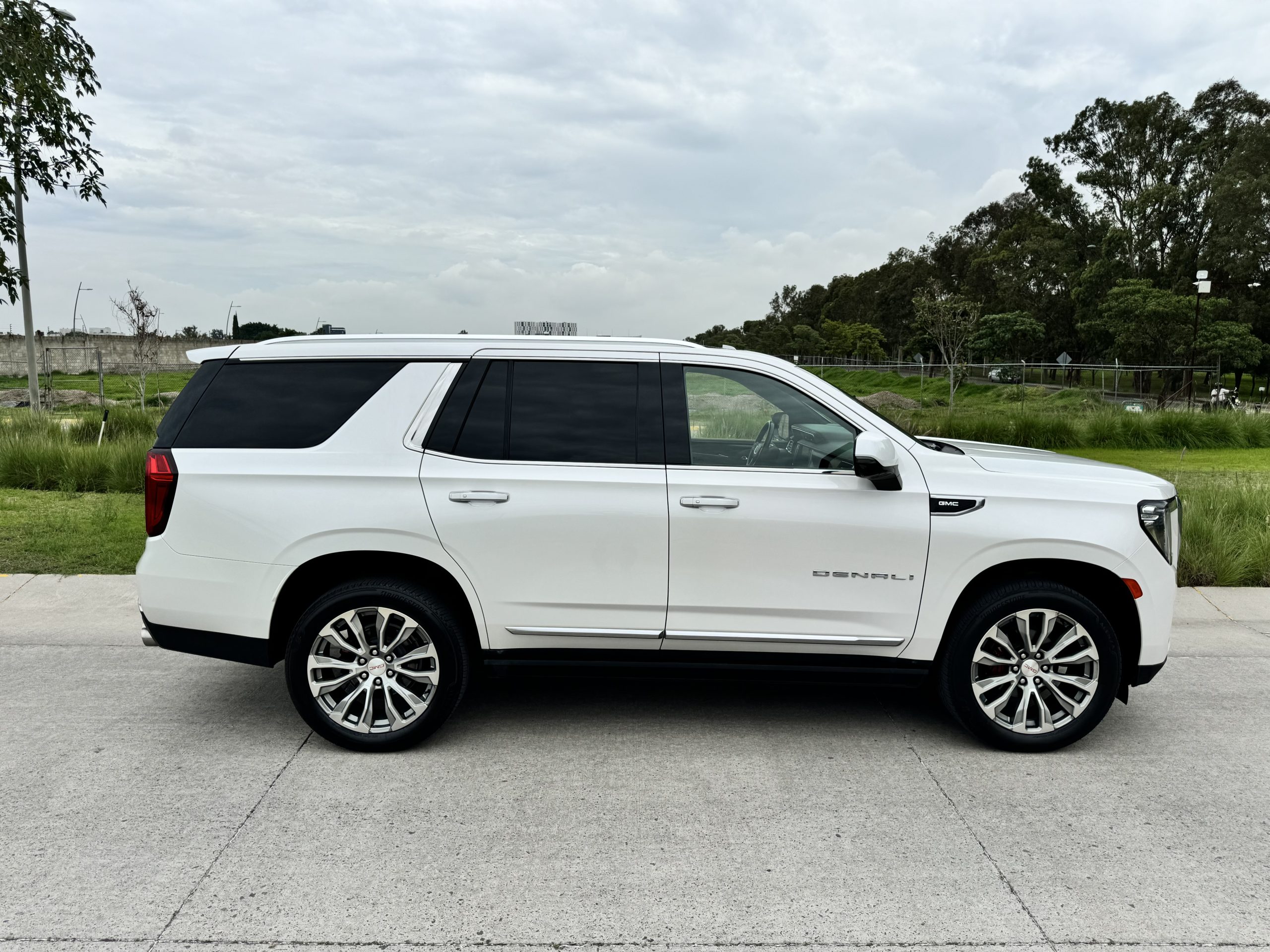 GMC Yukon 2021 Denali Automático Blanco