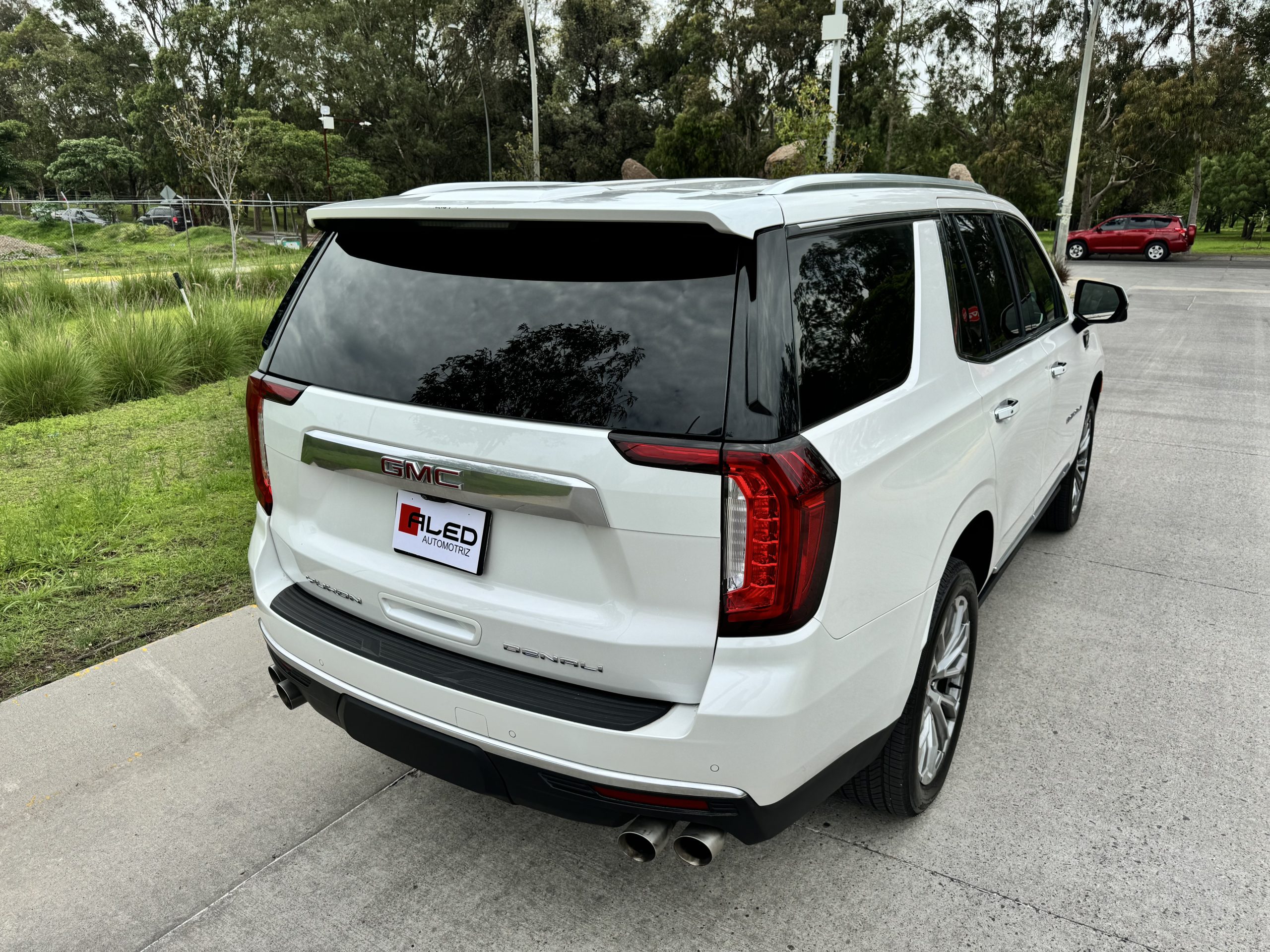 GMC Yukon 2021 Denali Automático Blanco