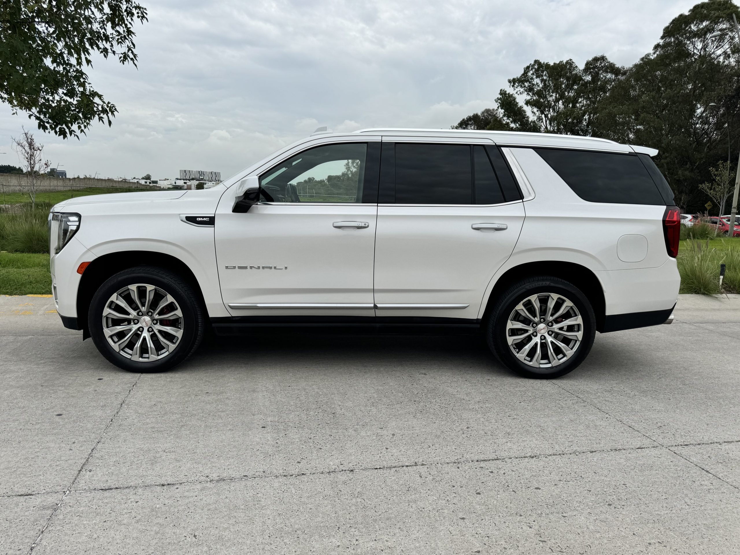 GMC Yukon 2021 Denali Automático Blanco