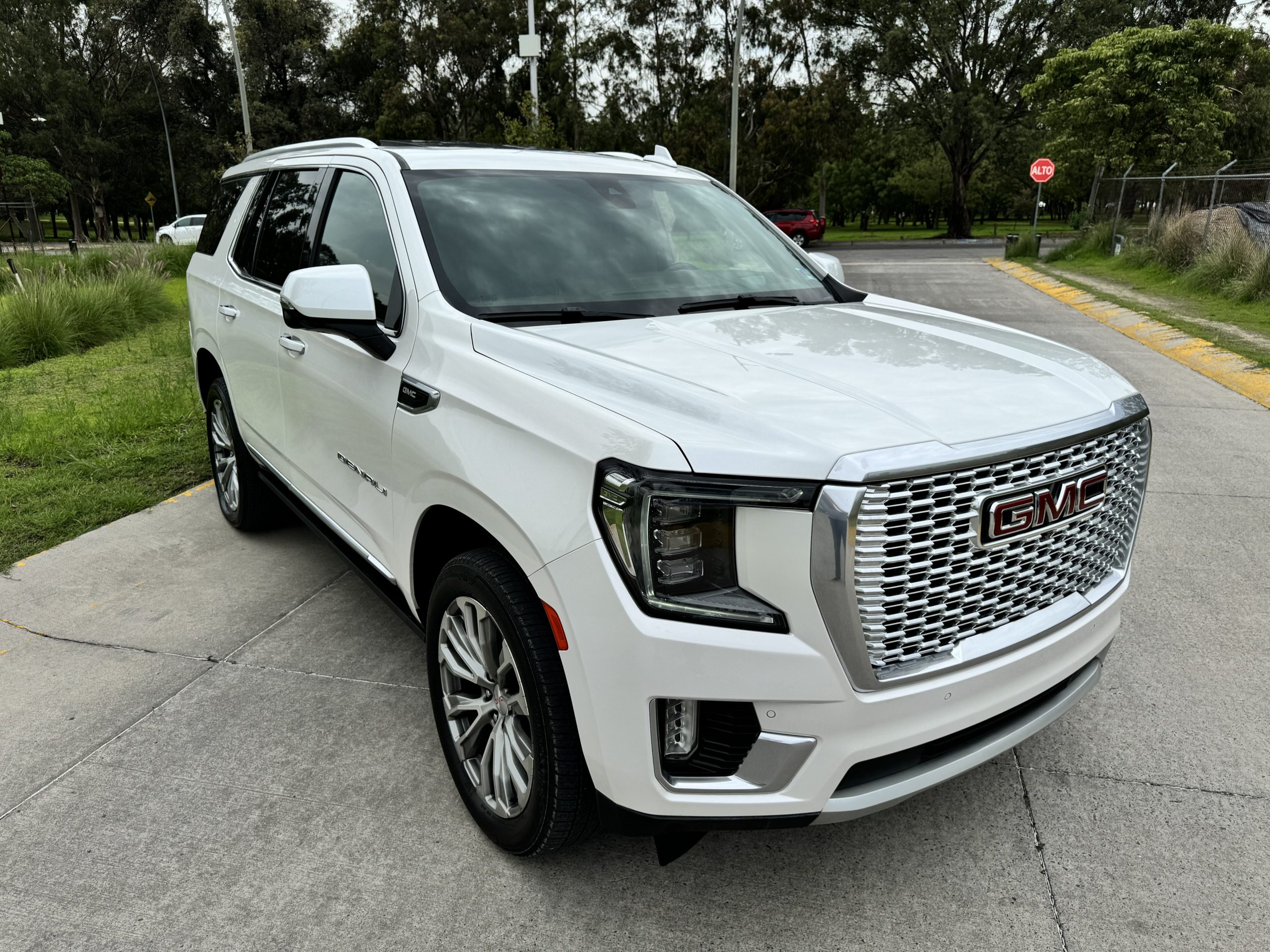 GMC Yukon 2021 Denali Automático Blanco