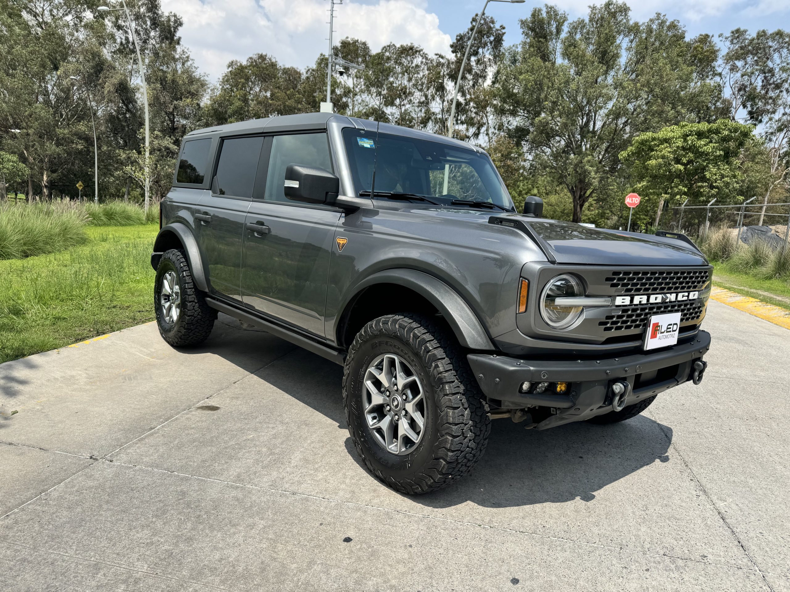 Ford Bronco 2023 Badlands Automático Gris