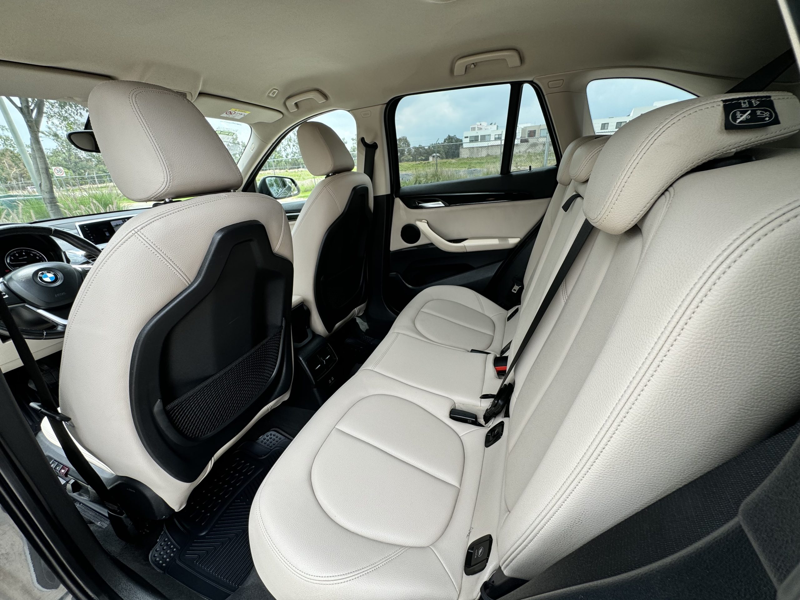 BMW X1 2021 20i X Line Automático Gris