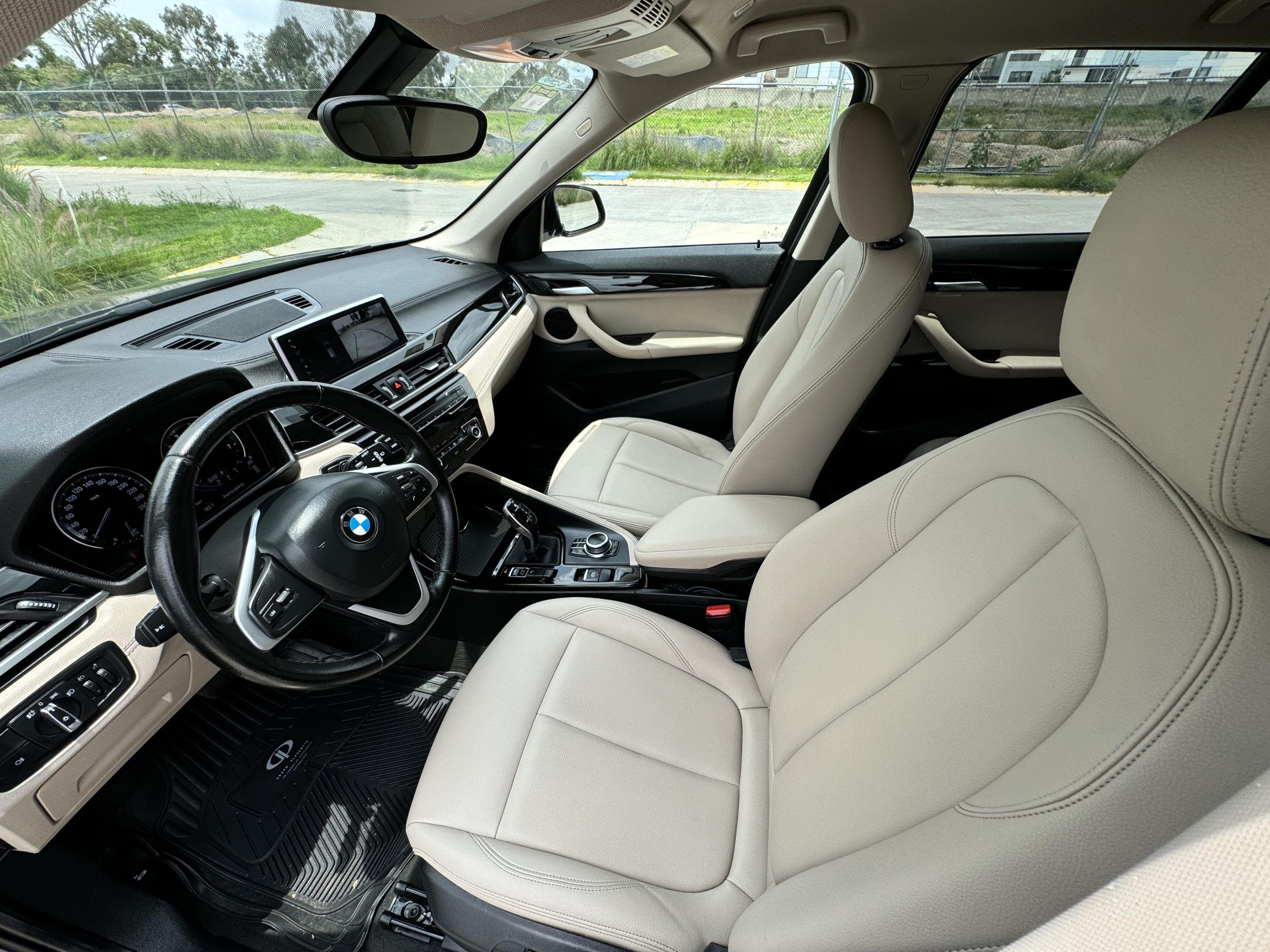 BMW X1 2021 20i X Line Automático Gris