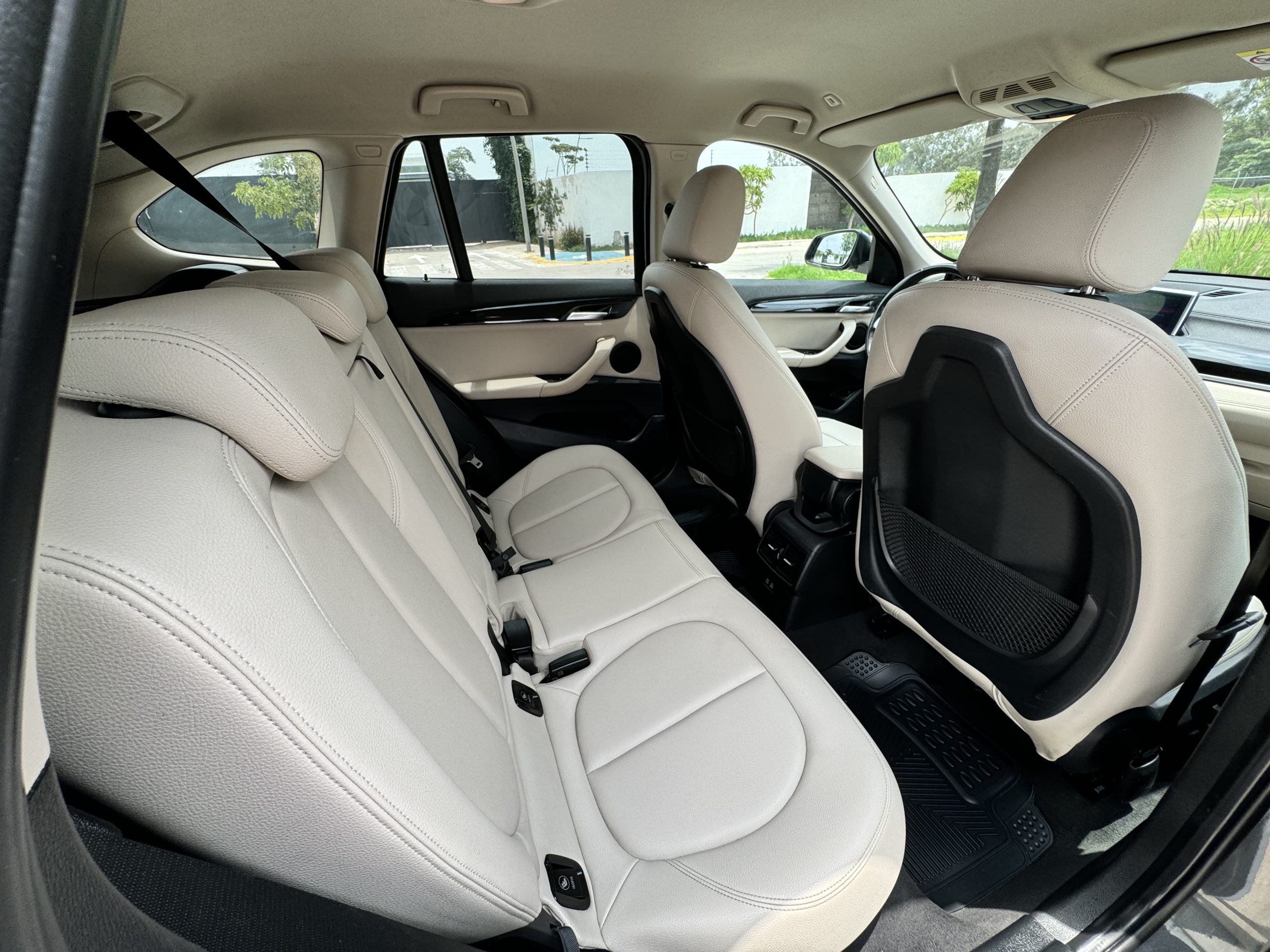 BMW X1 2021 20i X Line Automático Gris