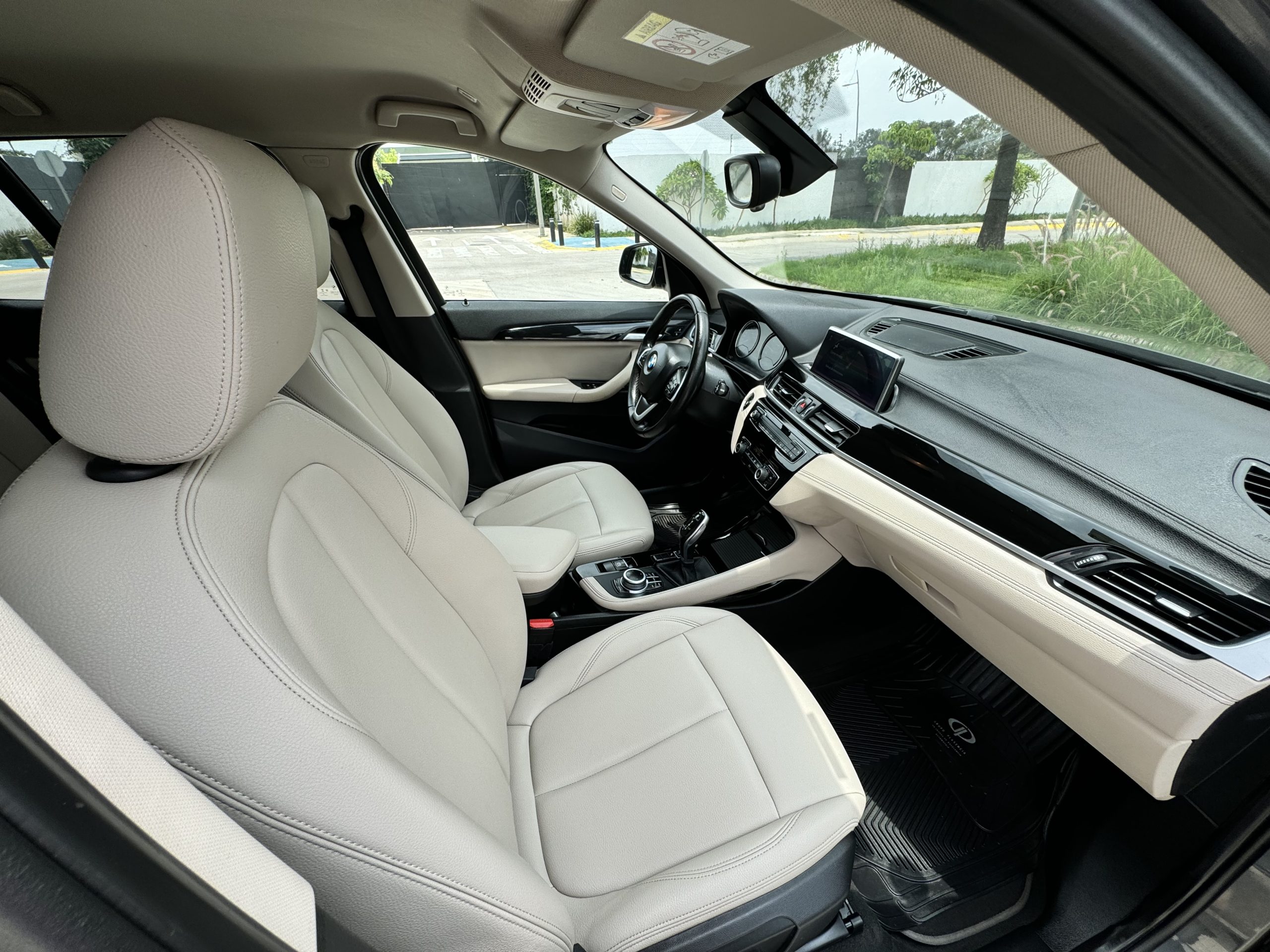 BMW X1 2021 20i X Line Automático Gris