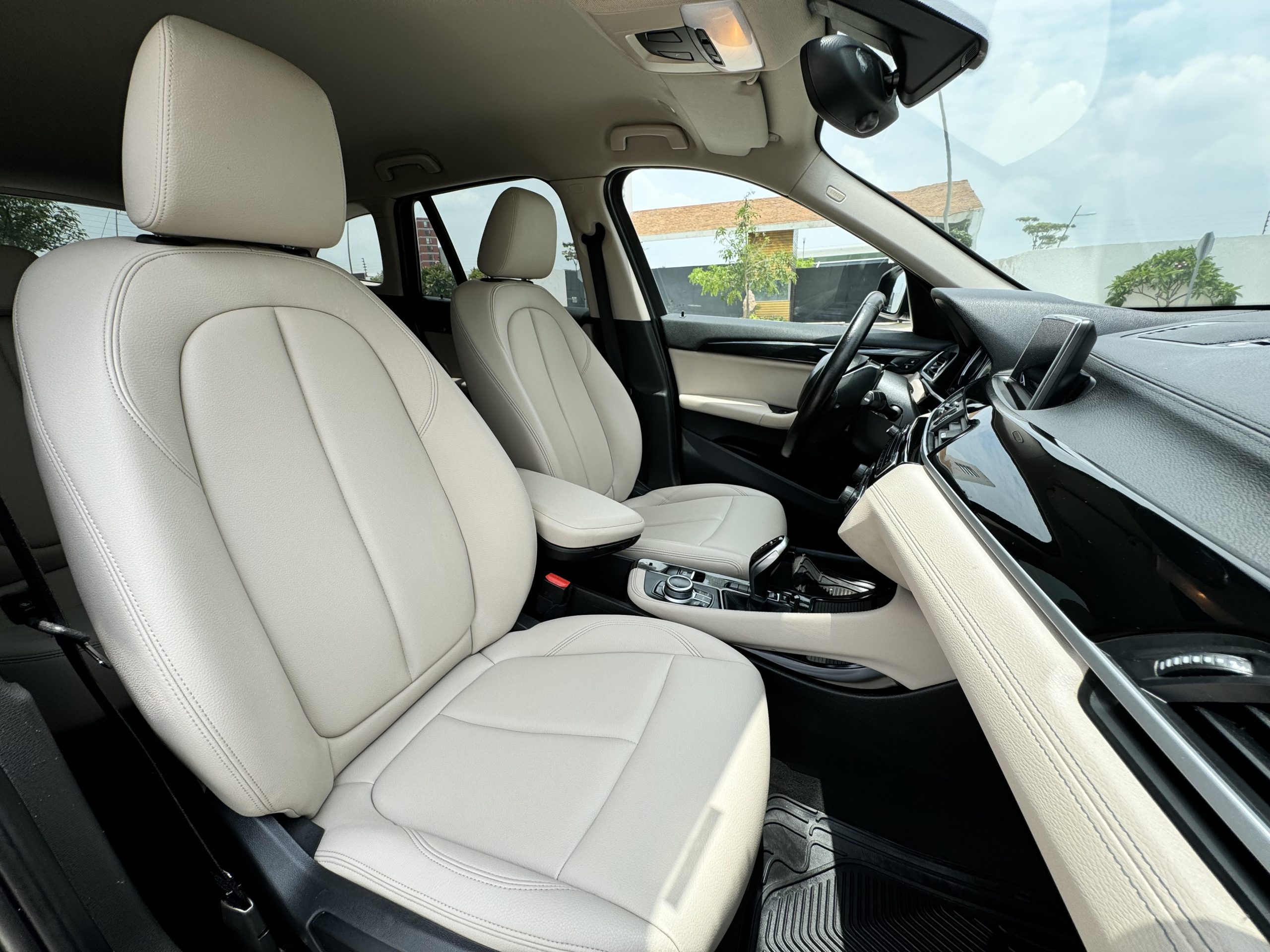 BMW X1 2021 20i X Line Automático Gris
