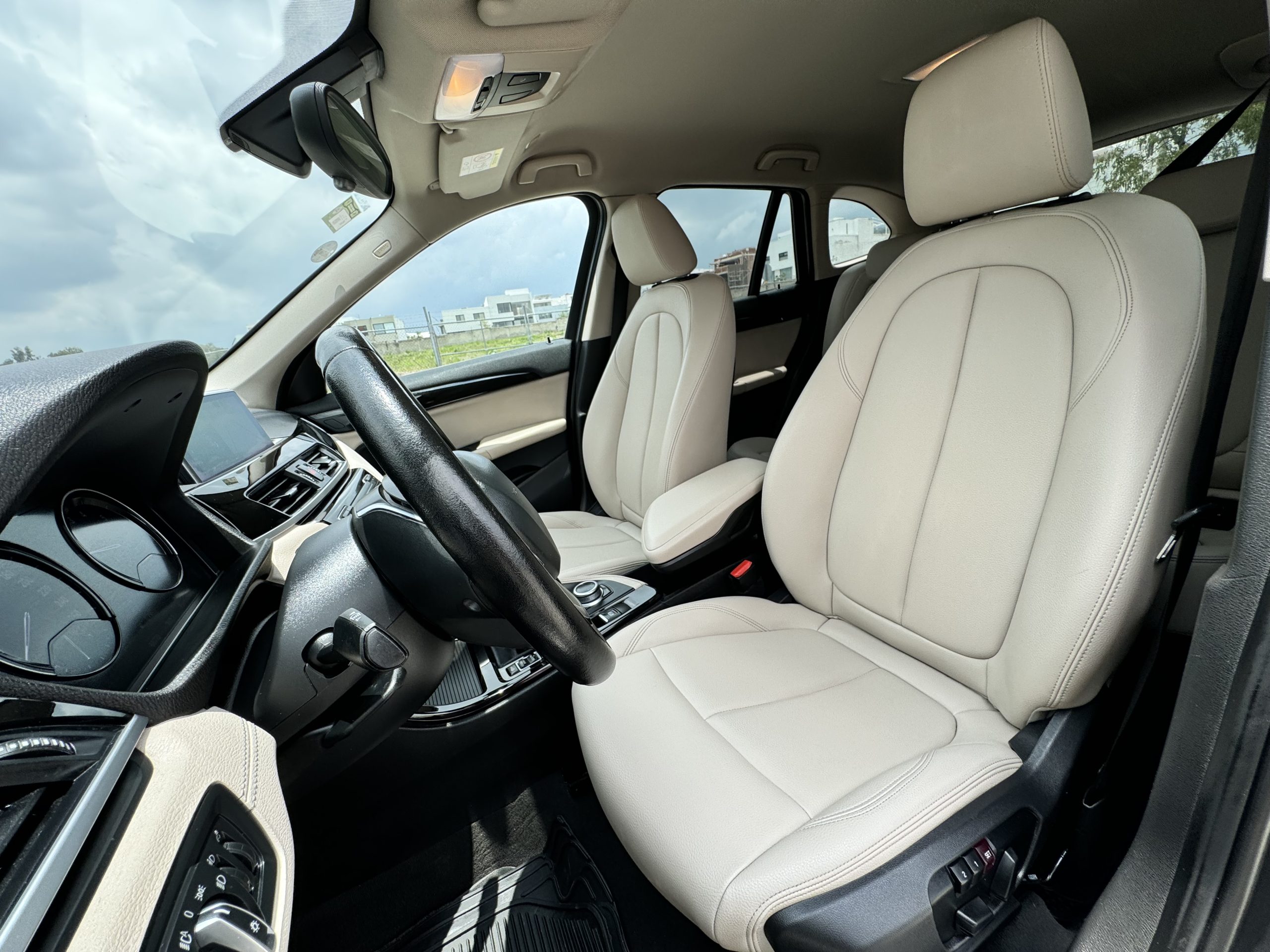 BMW X1 2021 20i X Line Automático Gris