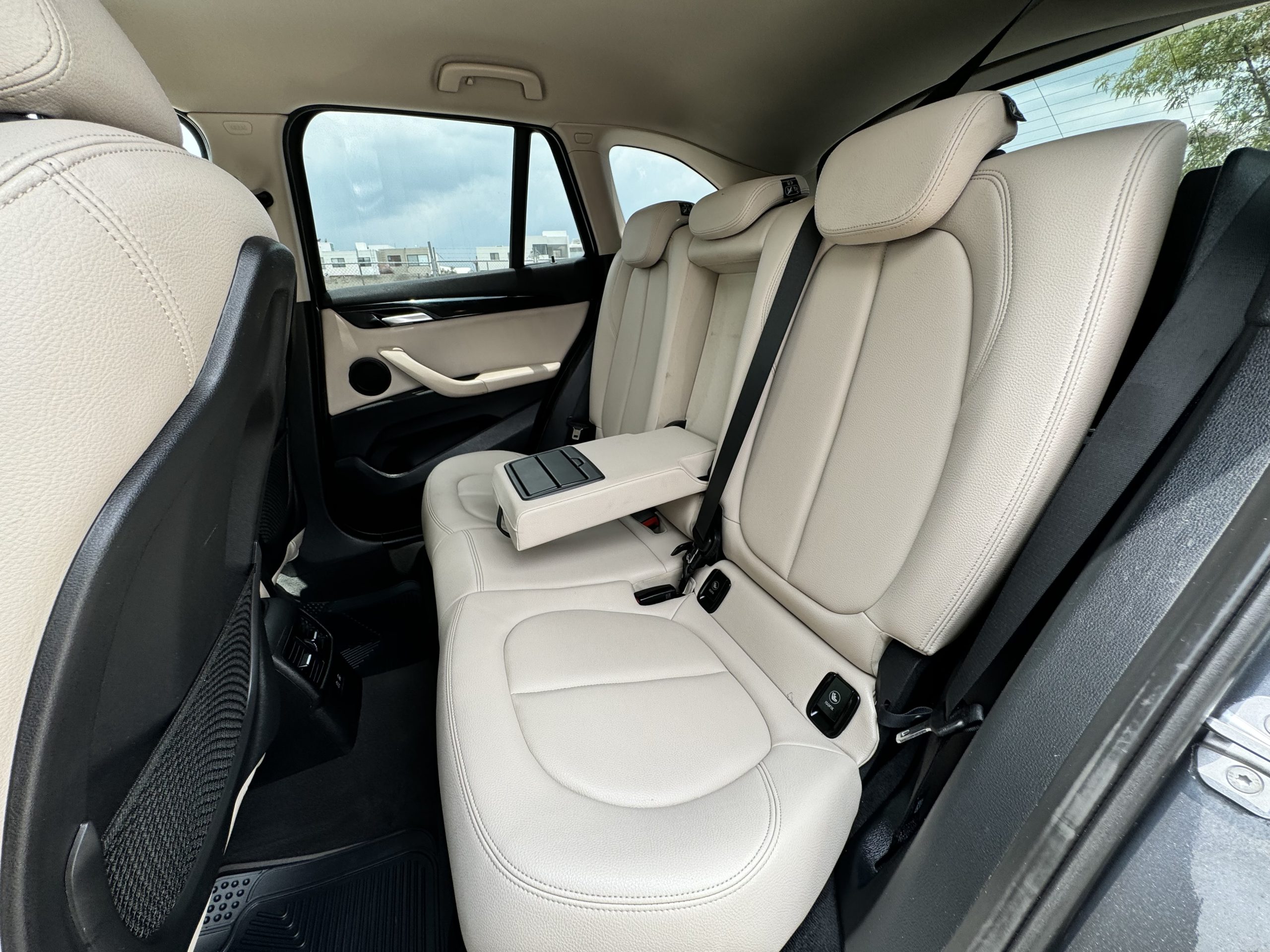 BMW X1 2021 20i X Line Automático Gris