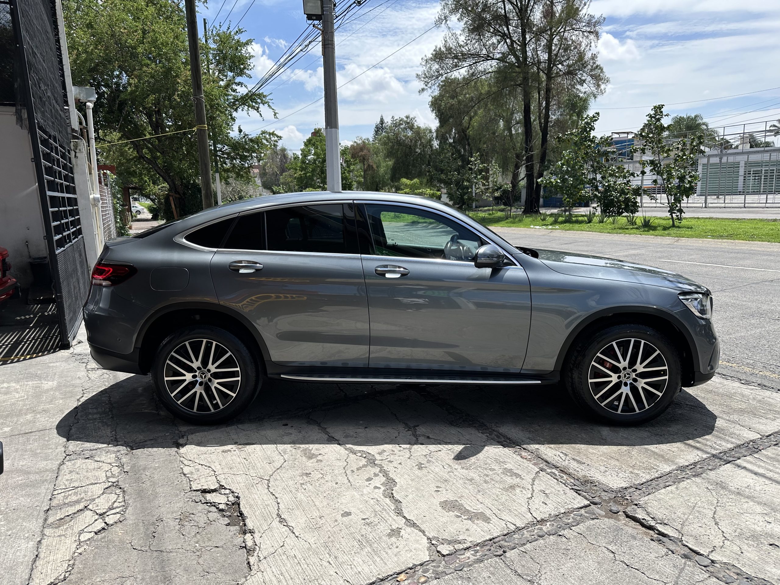 Mercedes-Benz Clase GLC 2022 Coupe 300 E Automático Gris