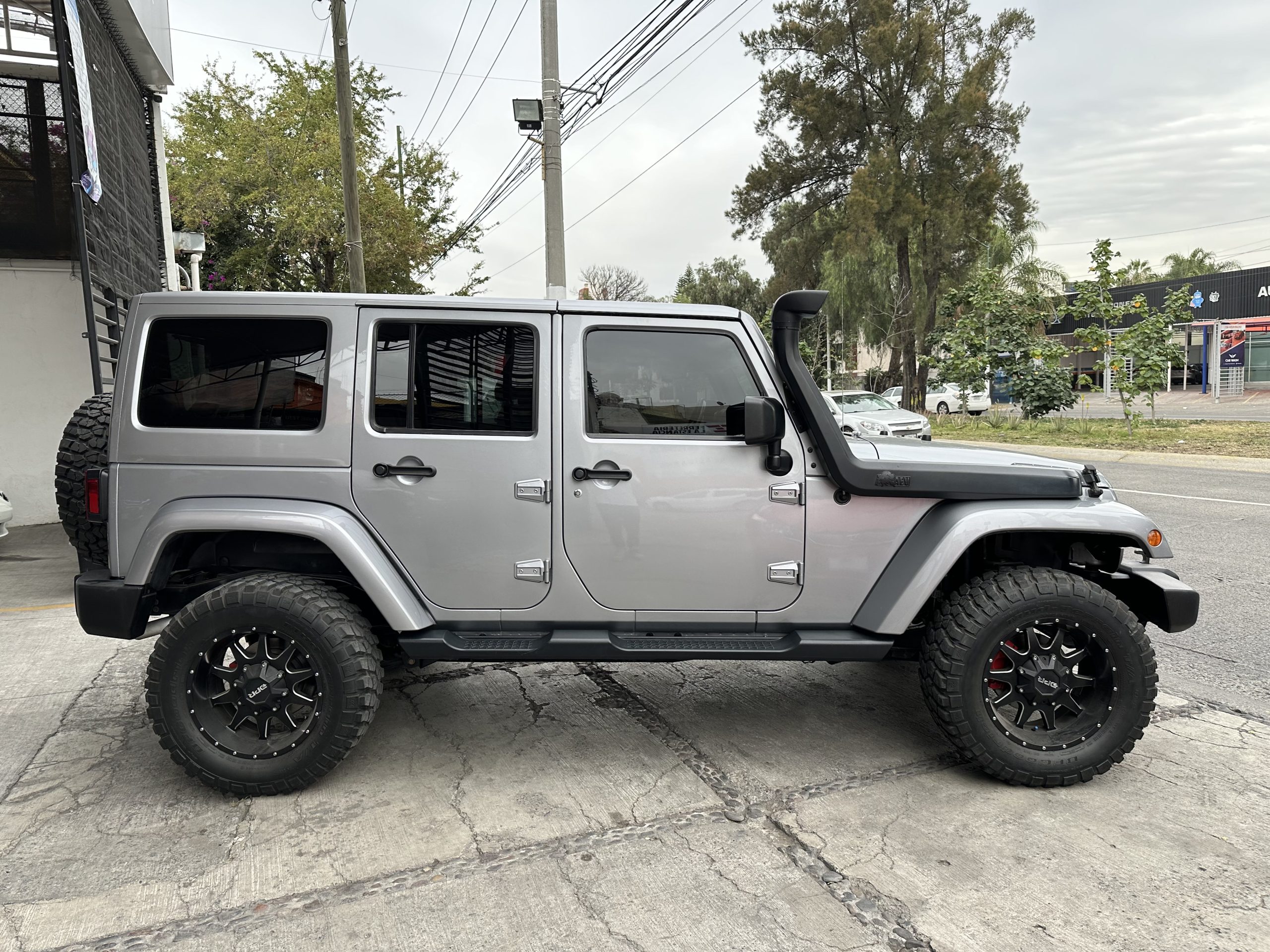 Jeep Wrangler 2016 Wrangler Unlimed Sahara Automático Plata