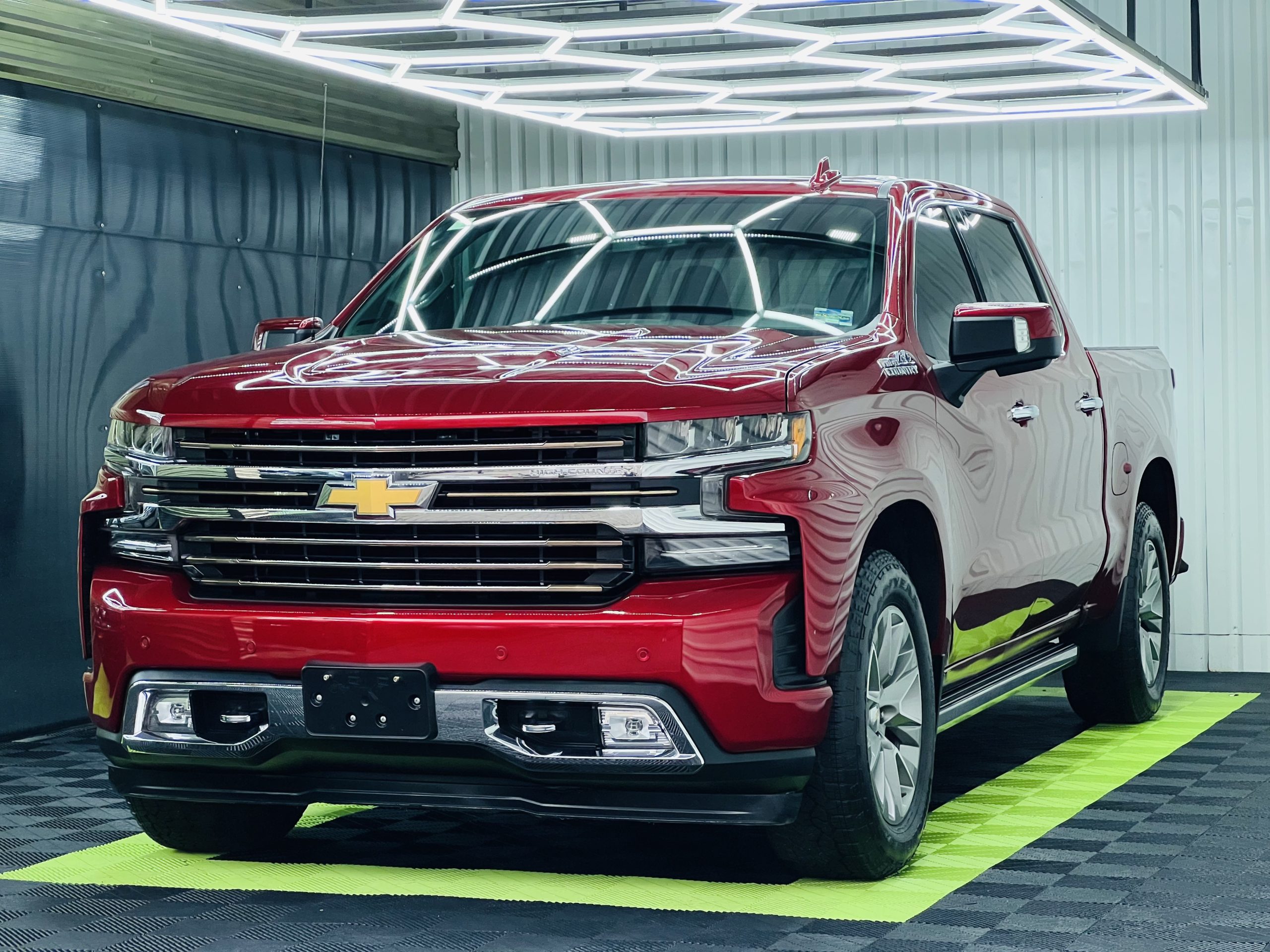 Chevrolet Cheyenne 2019 High Country 6.2L A/T 4x4 Automático Roj