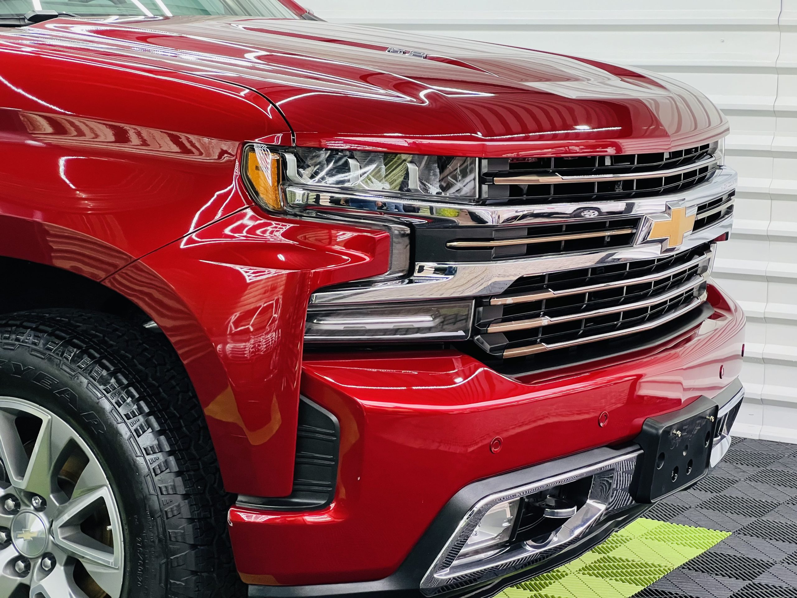 Chevrolet Cheyenne 2019 High Country 6.2L A/T 4x4 Automático Roj