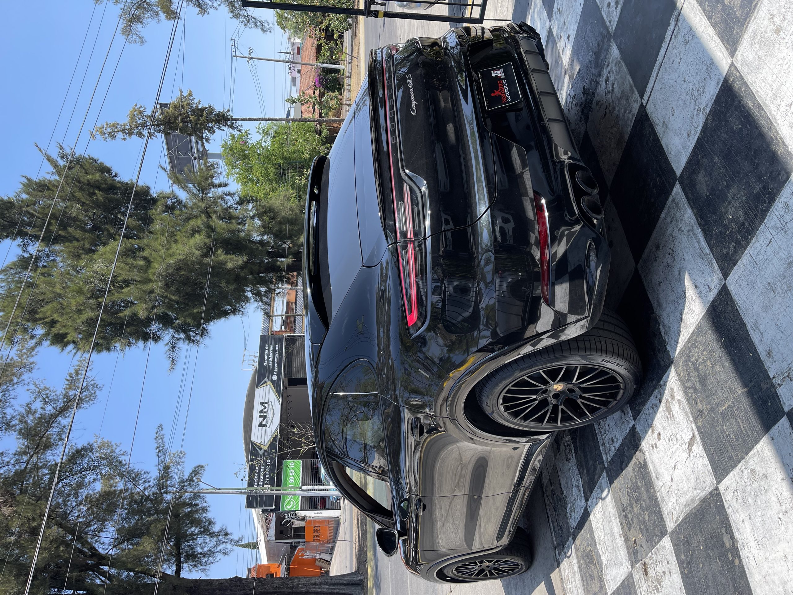 Porsche Cayenne 2023 GTS Negro