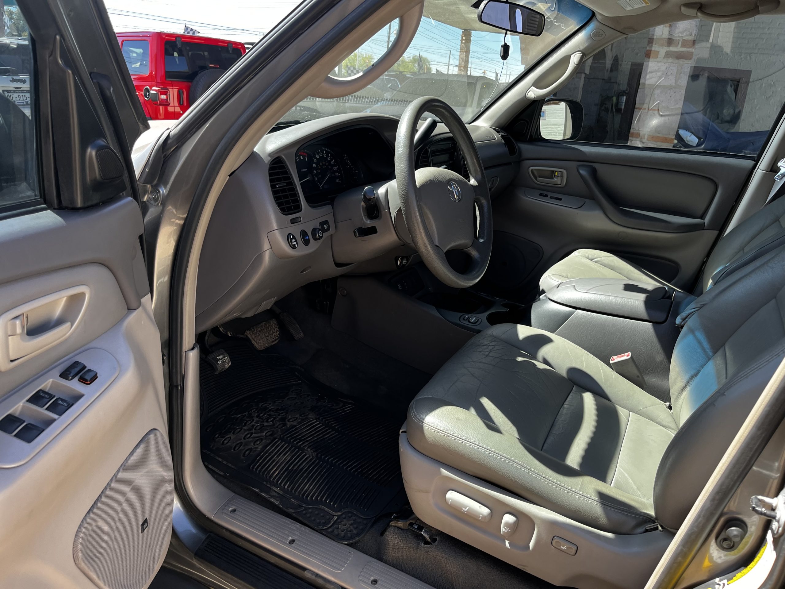 Toyota Sequoia 2005 SR5 Automático Gris