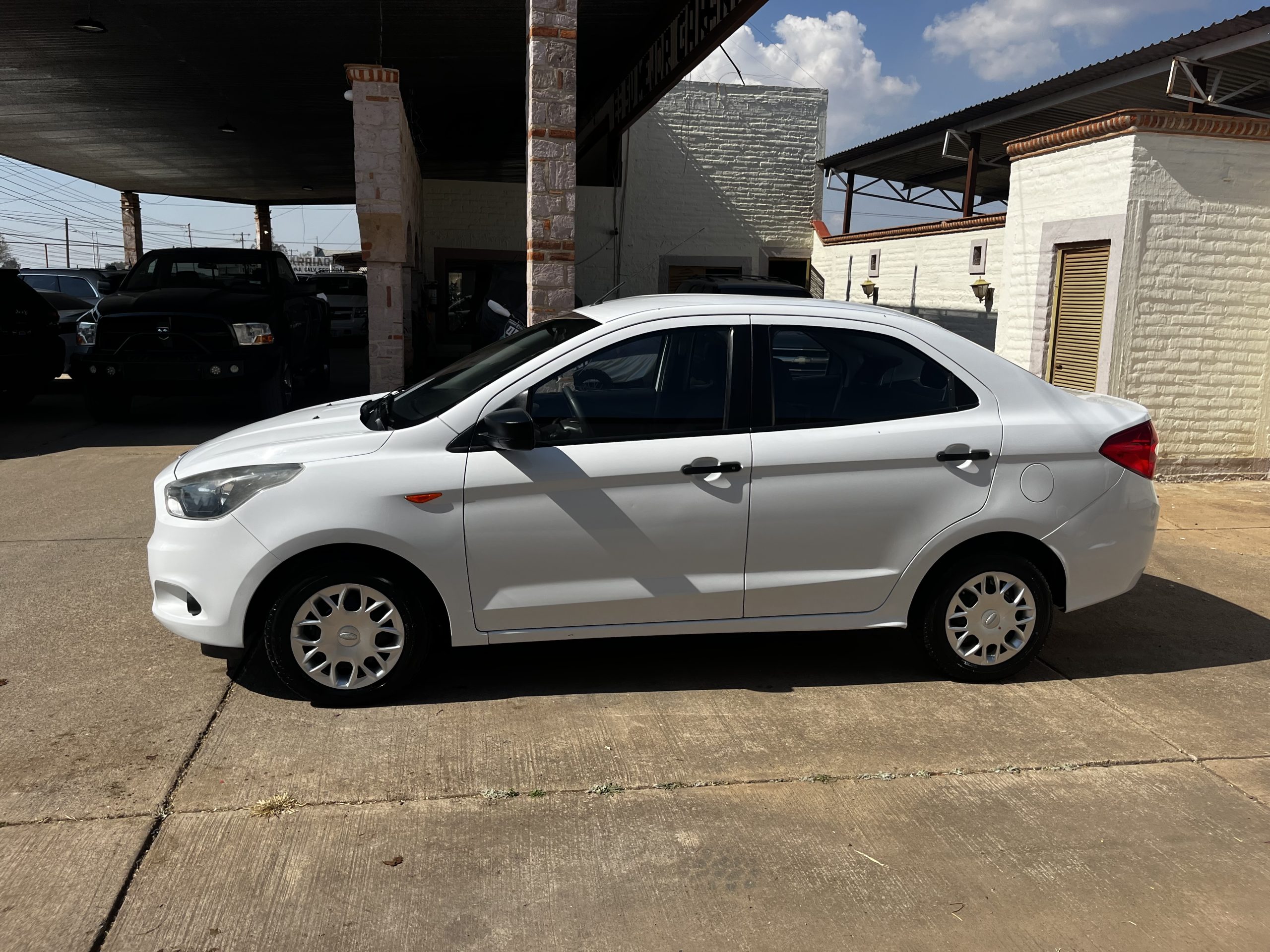 Ford Figo 2017 Impulse Manual Blanco