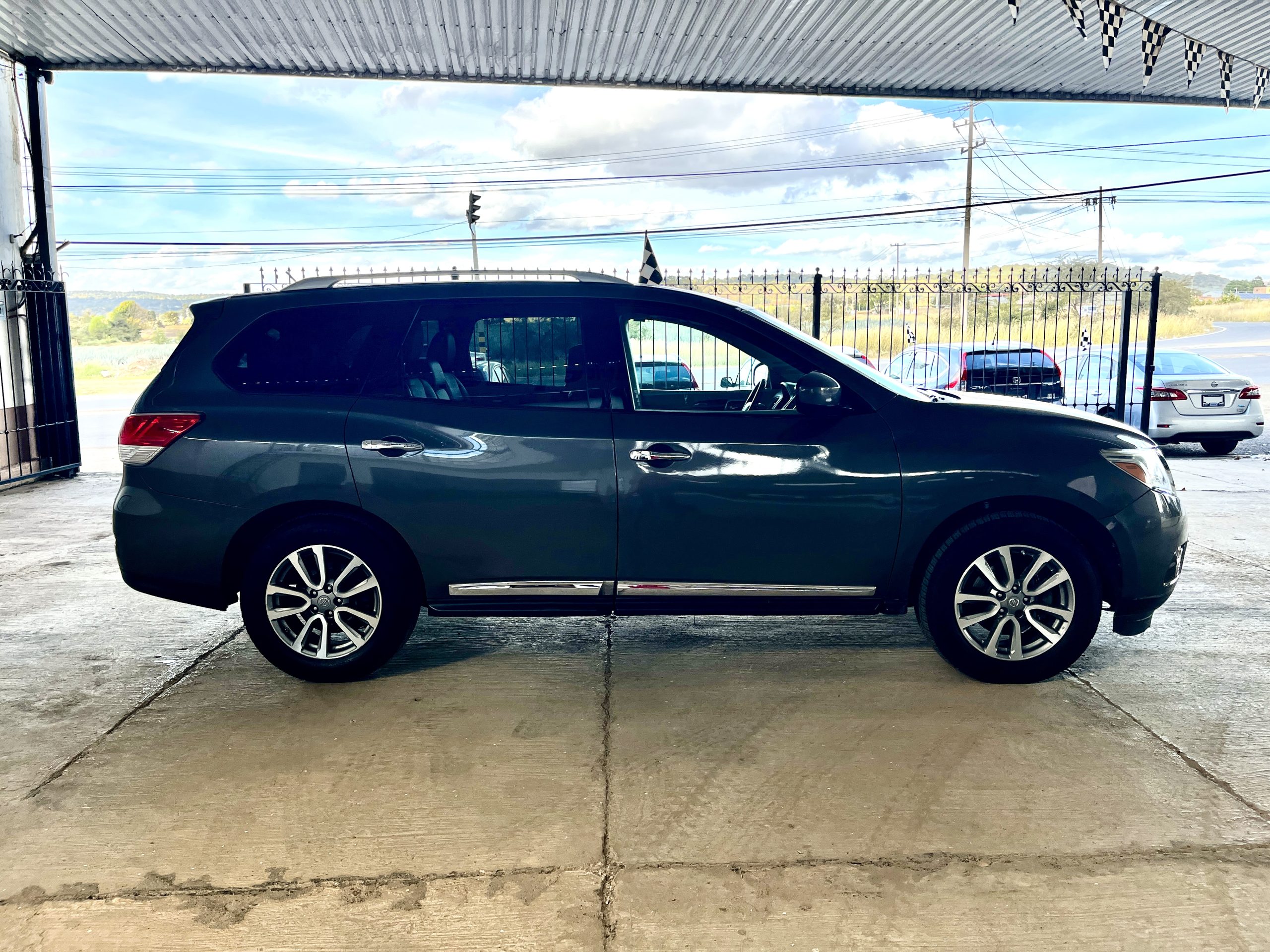 Nissan Pathfinder 2016 Advance Automático Gris