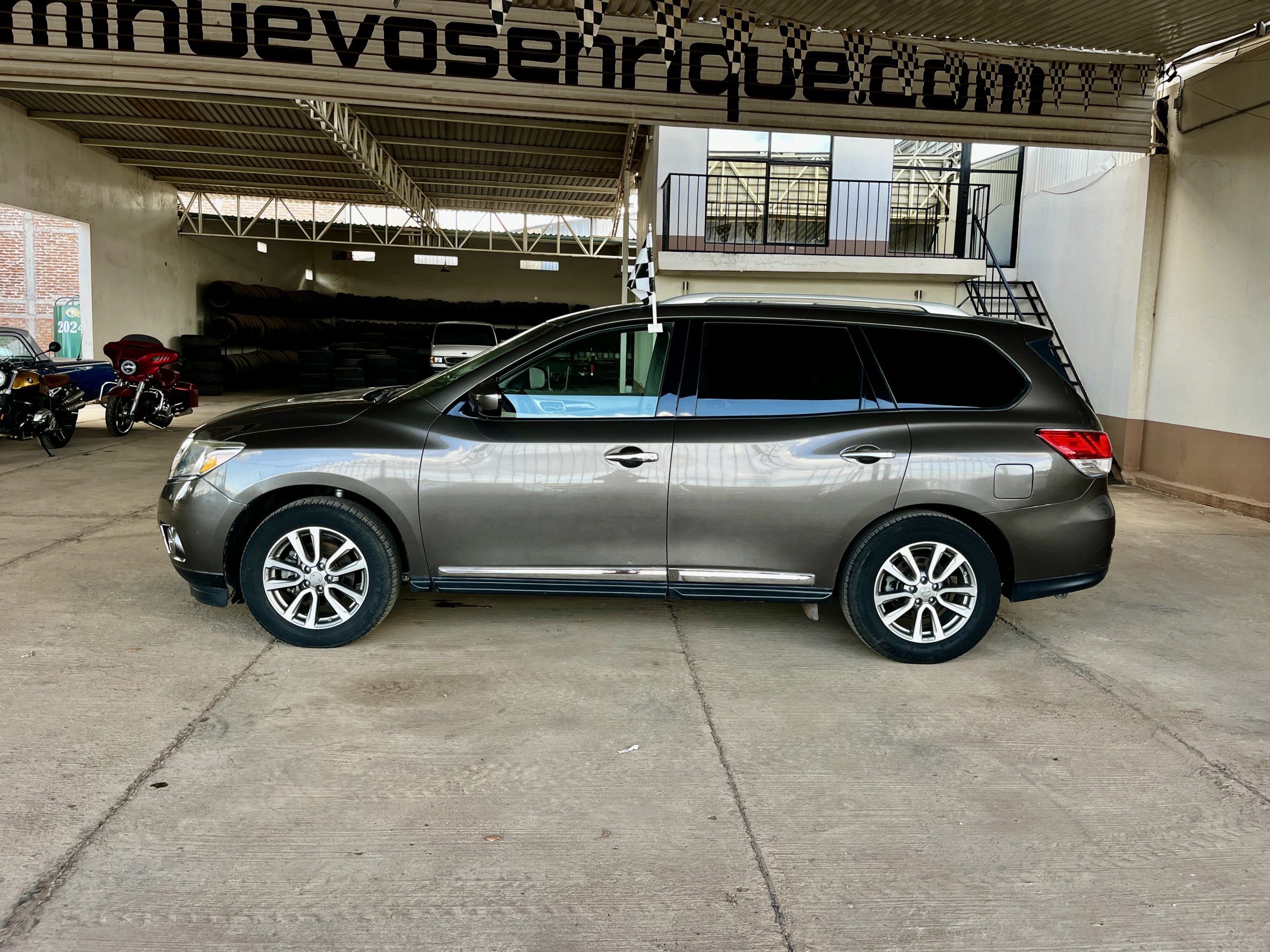 Nissan Pathfinder 2016 Advance Automático Gris