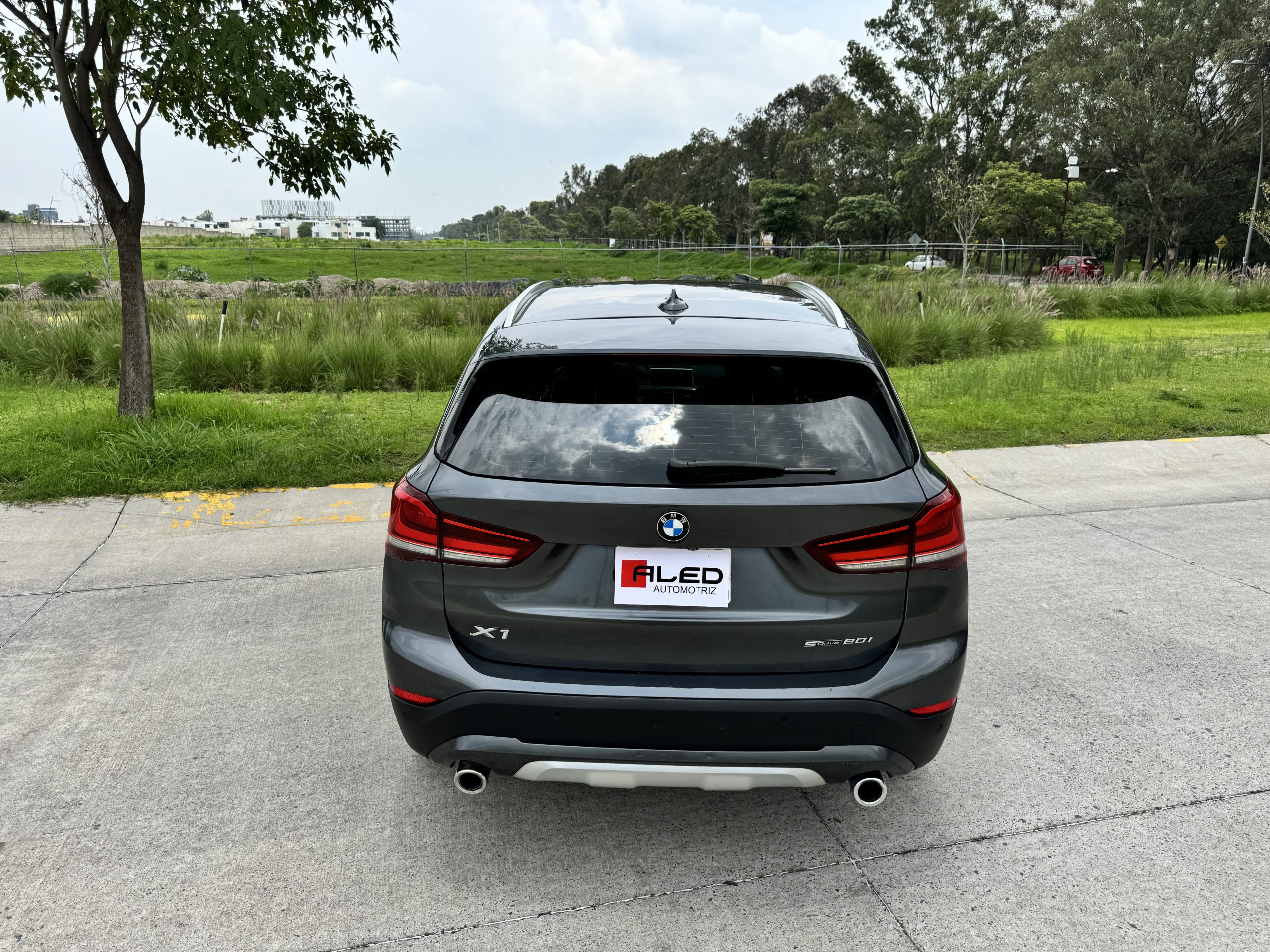 BMW X1 2021 20i X Line Automático Gris