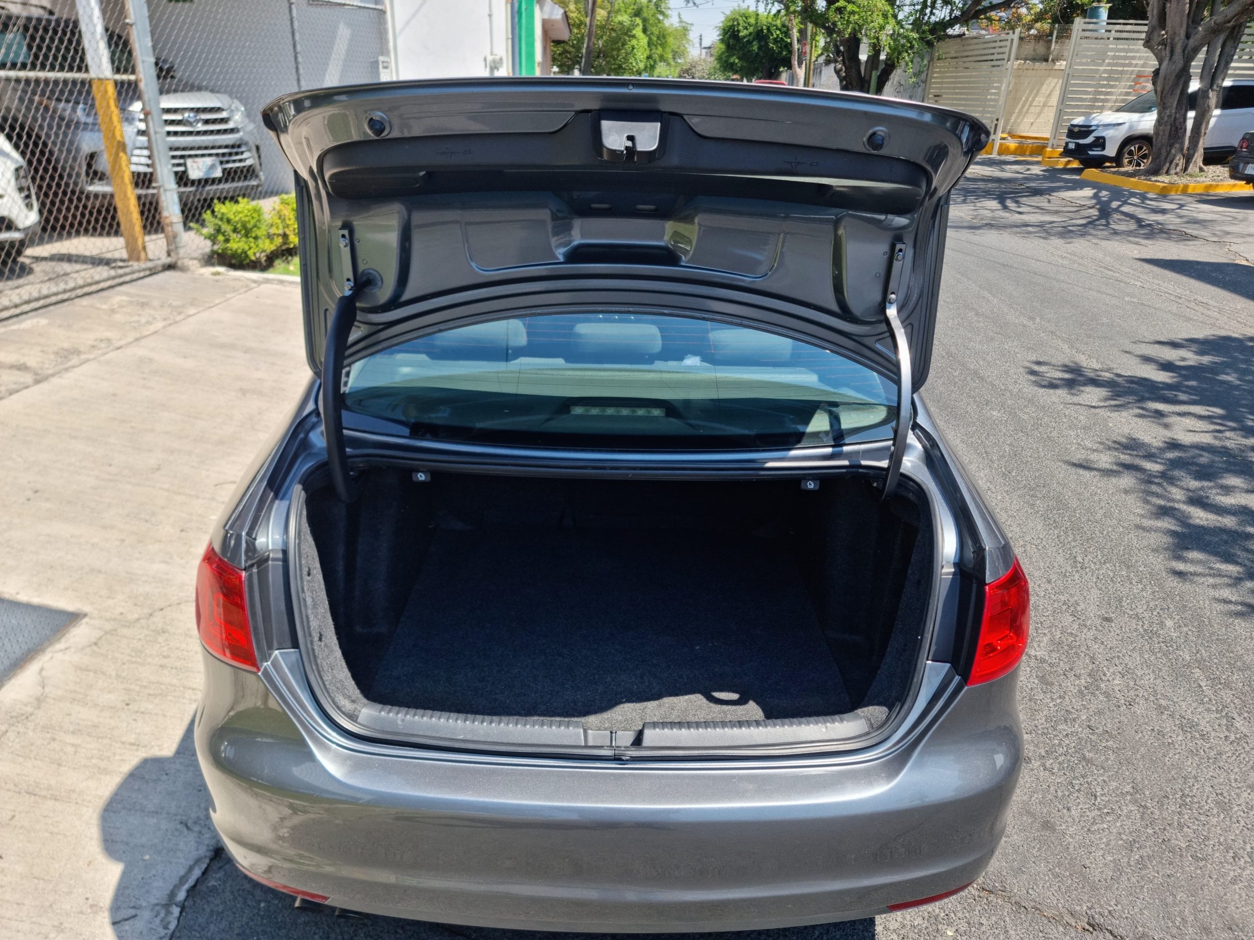 Volkswagen Jetta 2012 STYLE ACTIVE Automático Gris