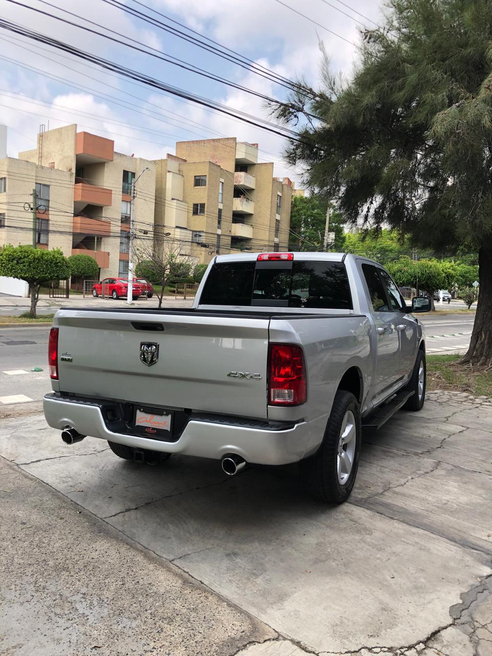 Dodge RAM 2016 2500 SPORT HEMI Automático Plata