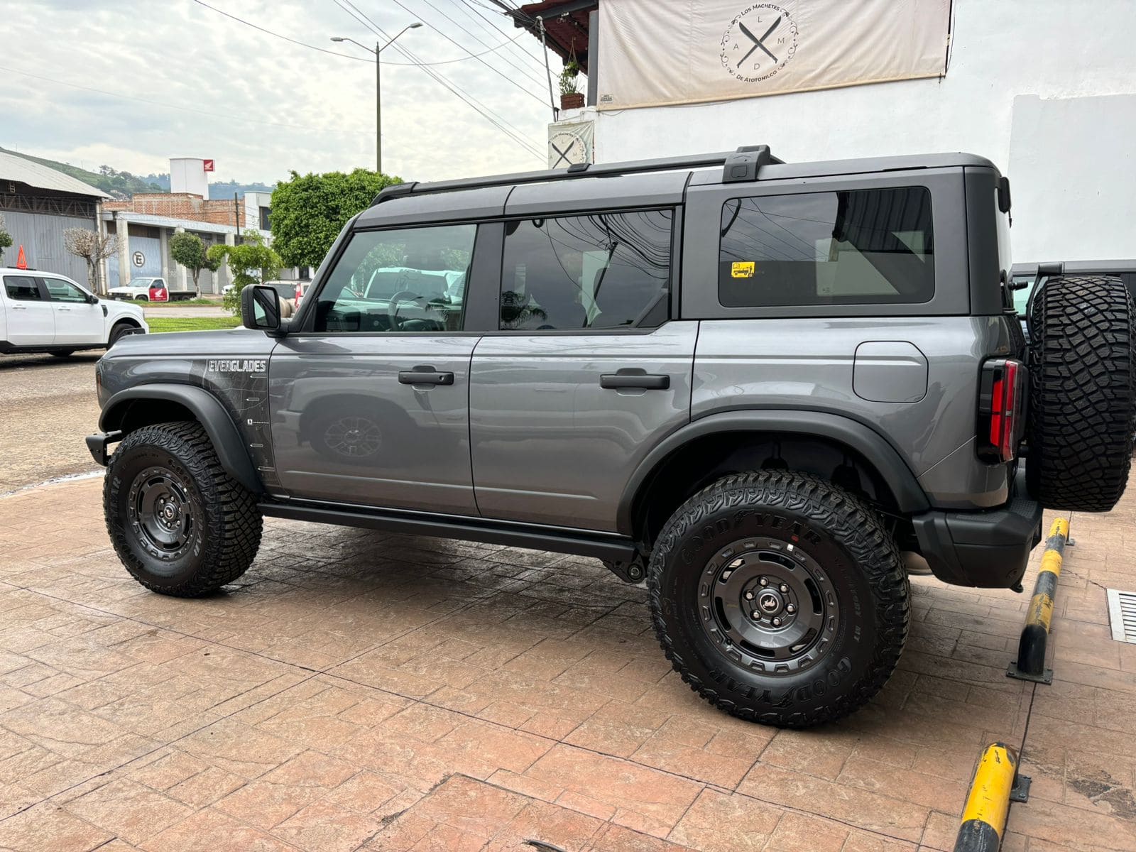Ford Bronco 2024 Everglades Automático Gris