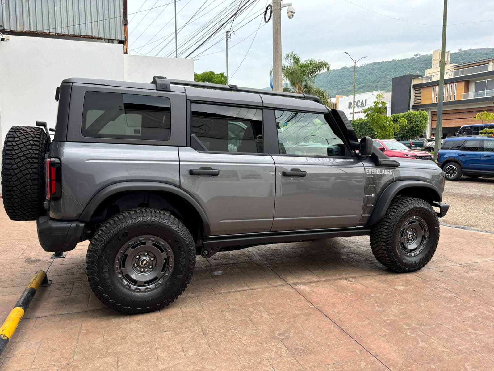 Ford Bronco 2024 Everglades Automático Gris