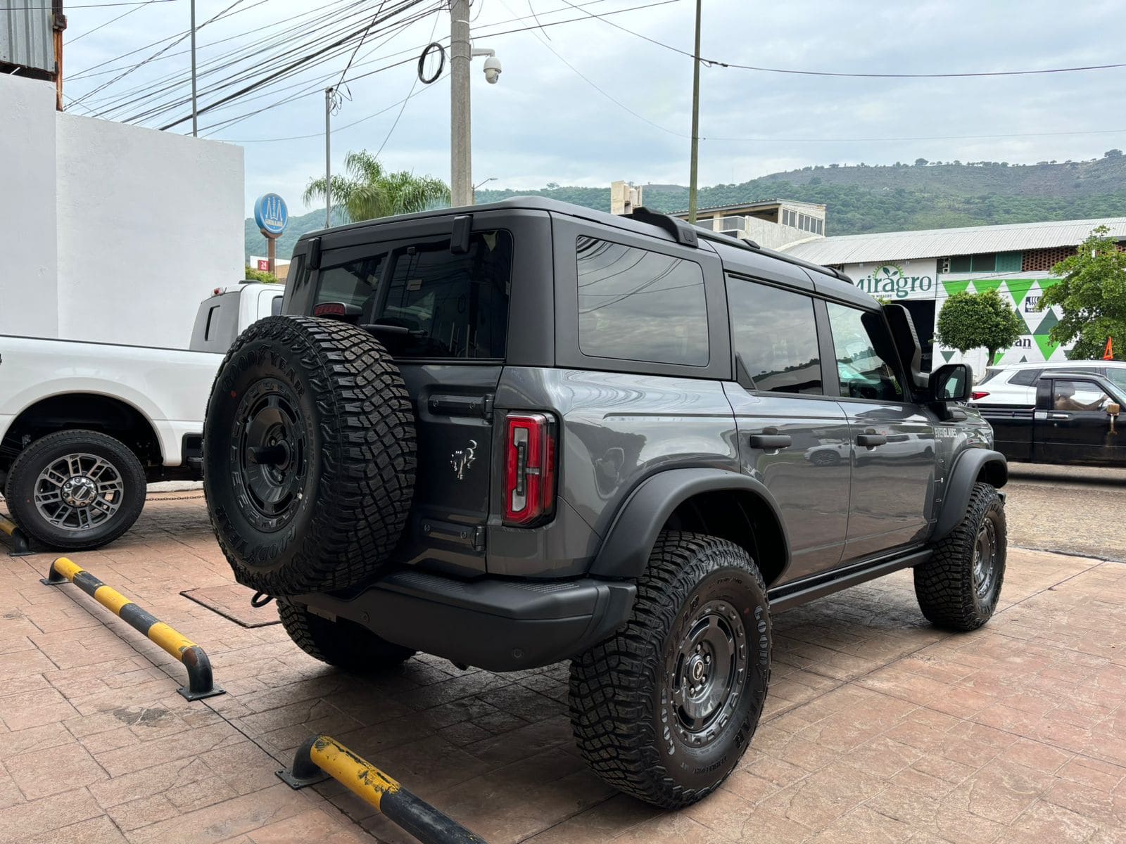 Ford Bronco 2024 Everglades Automático Gris