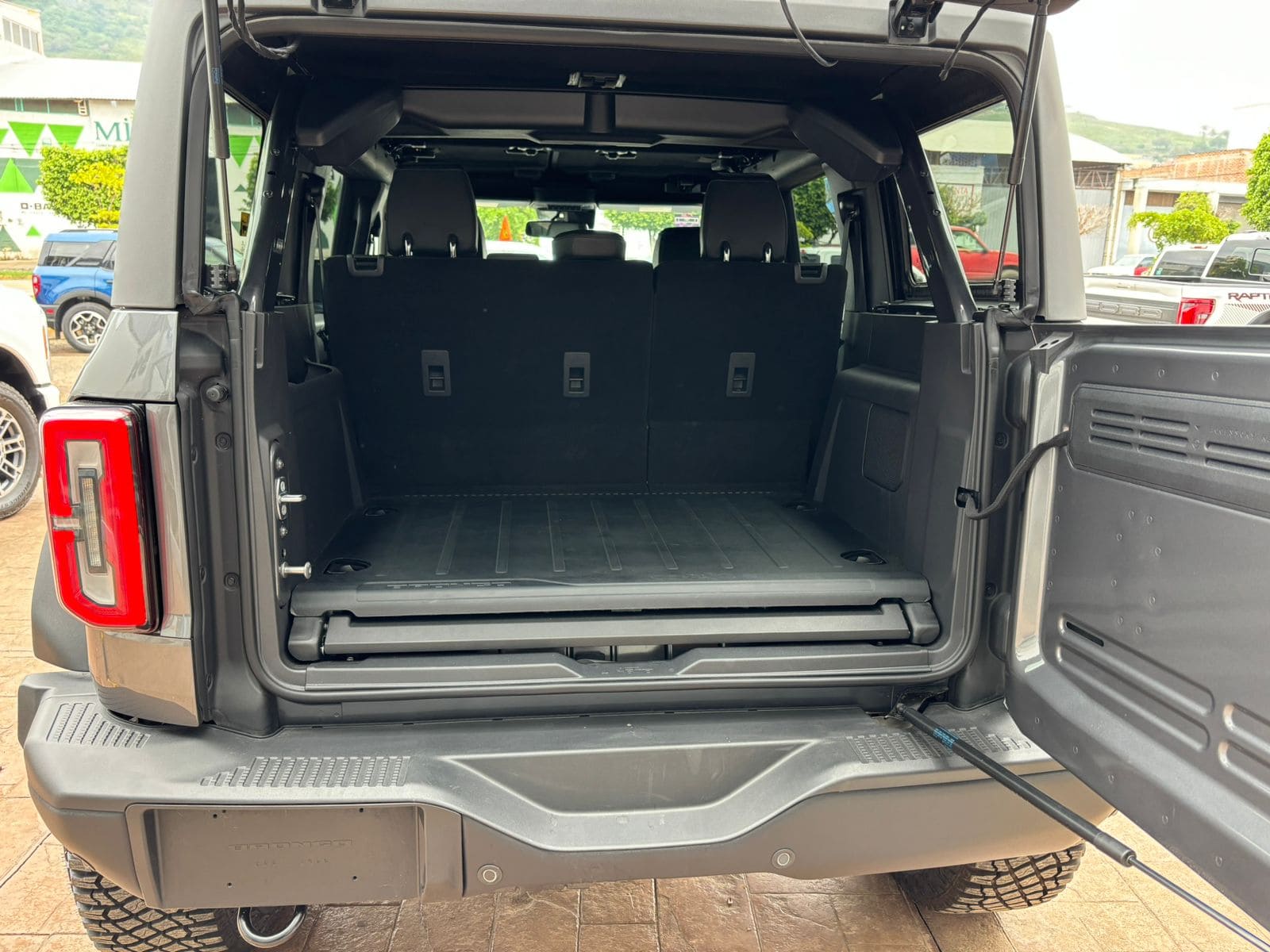 Ford Bronco 2024 Everglades Automático Gris