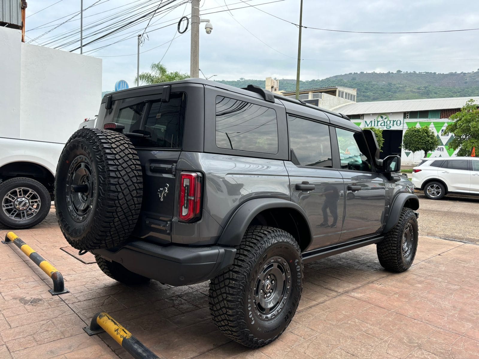 Ford Bronco 2024 Everglades Automático Gris