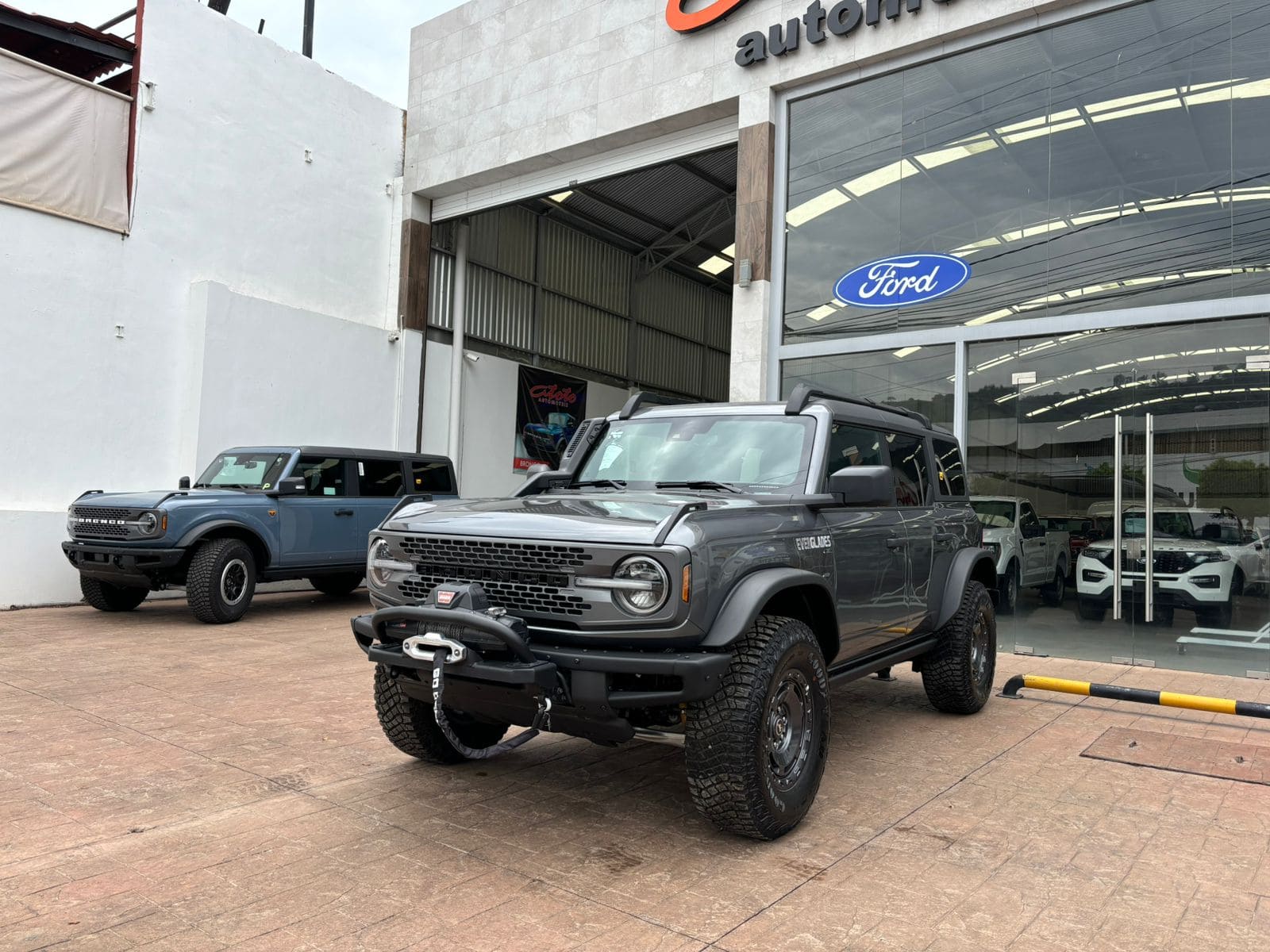 Ford Bronco 2024 Everglades Automático Gris