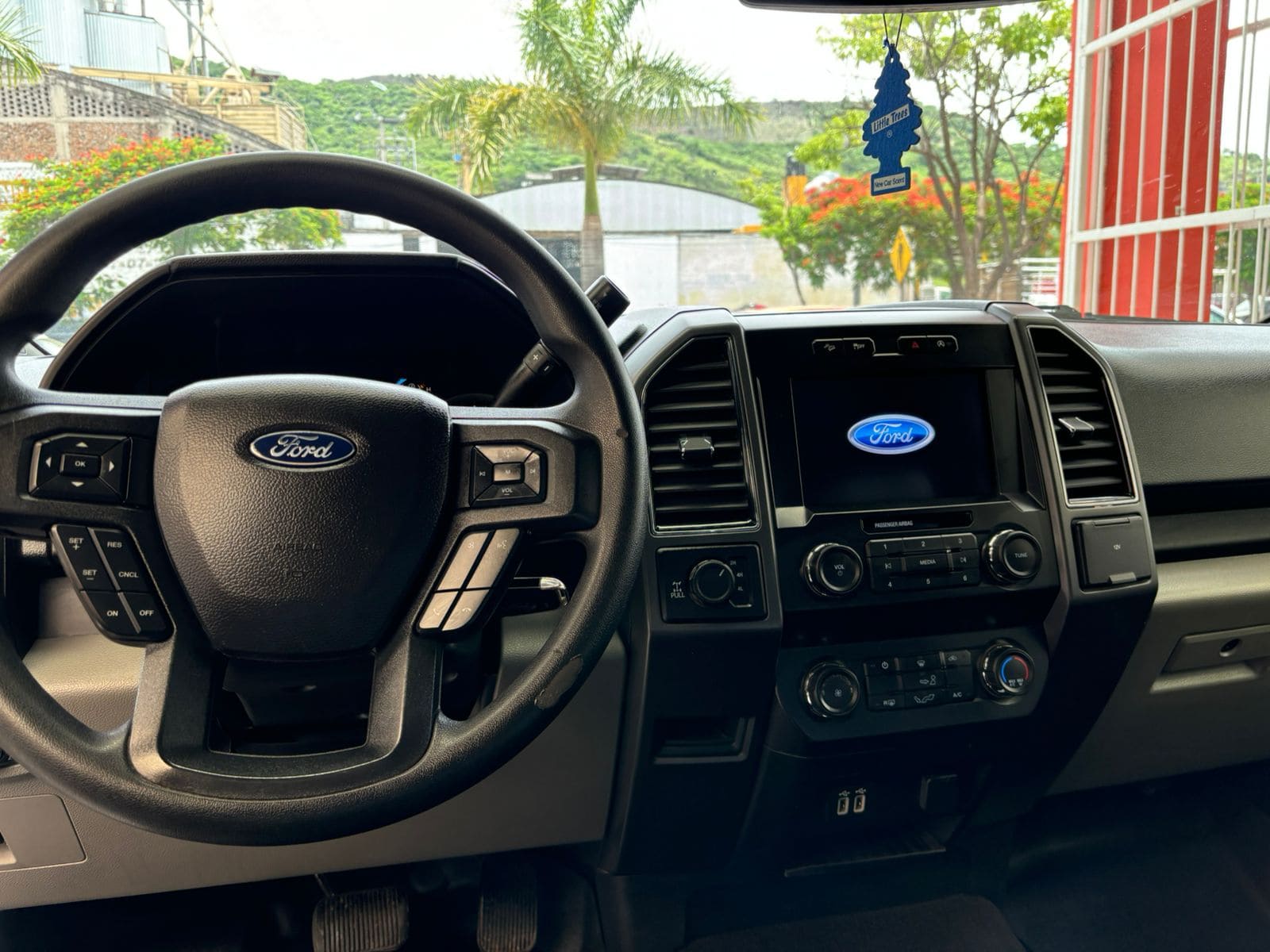 Ford Lobo 2020 XLT Cab Regular Automático Blanco