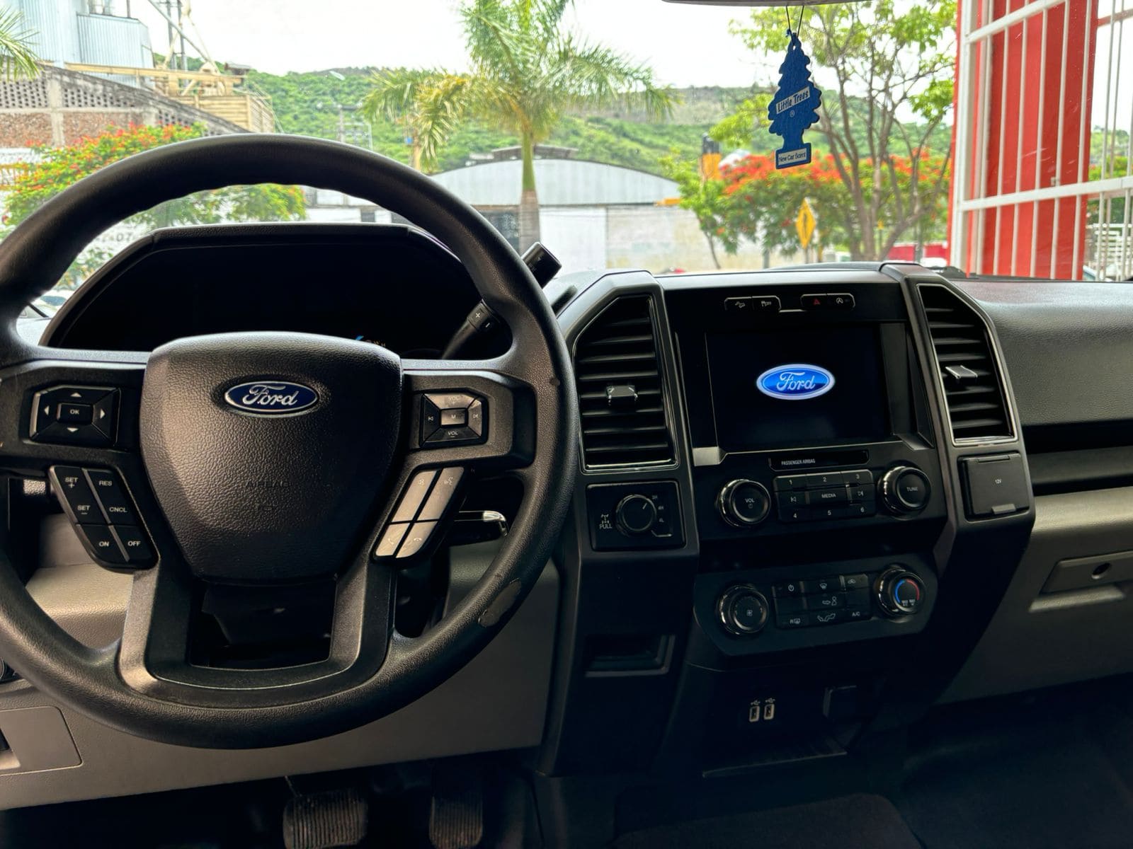 Ford Lobo 2020 XLT Cab Regular Automático Blanco