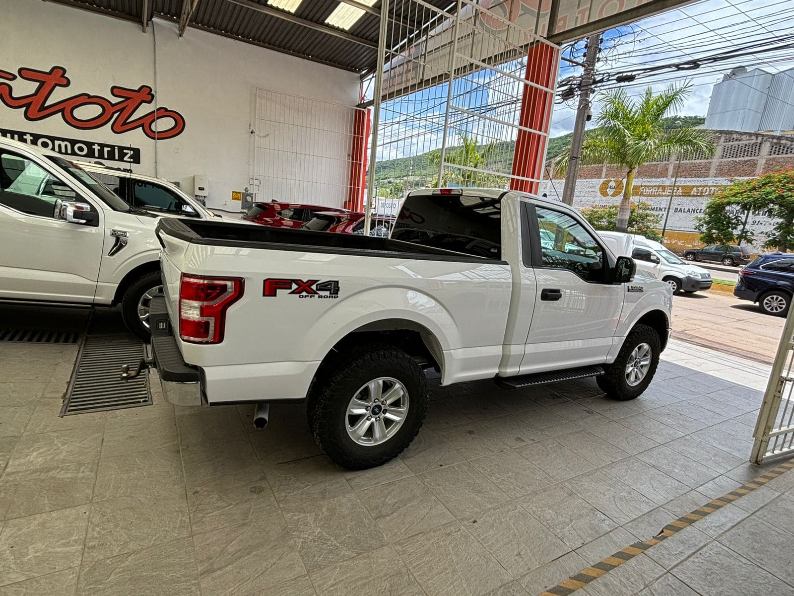 Ford Lobo 2020 XLT Cab Regular Automático Blanco