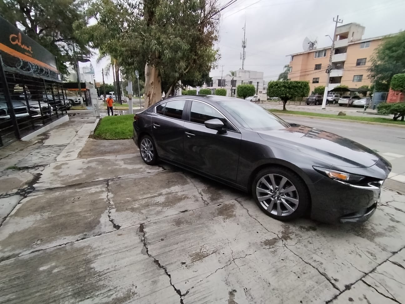 Mazda Mazda 3 2023 I SPORT MHEV Automático Gris