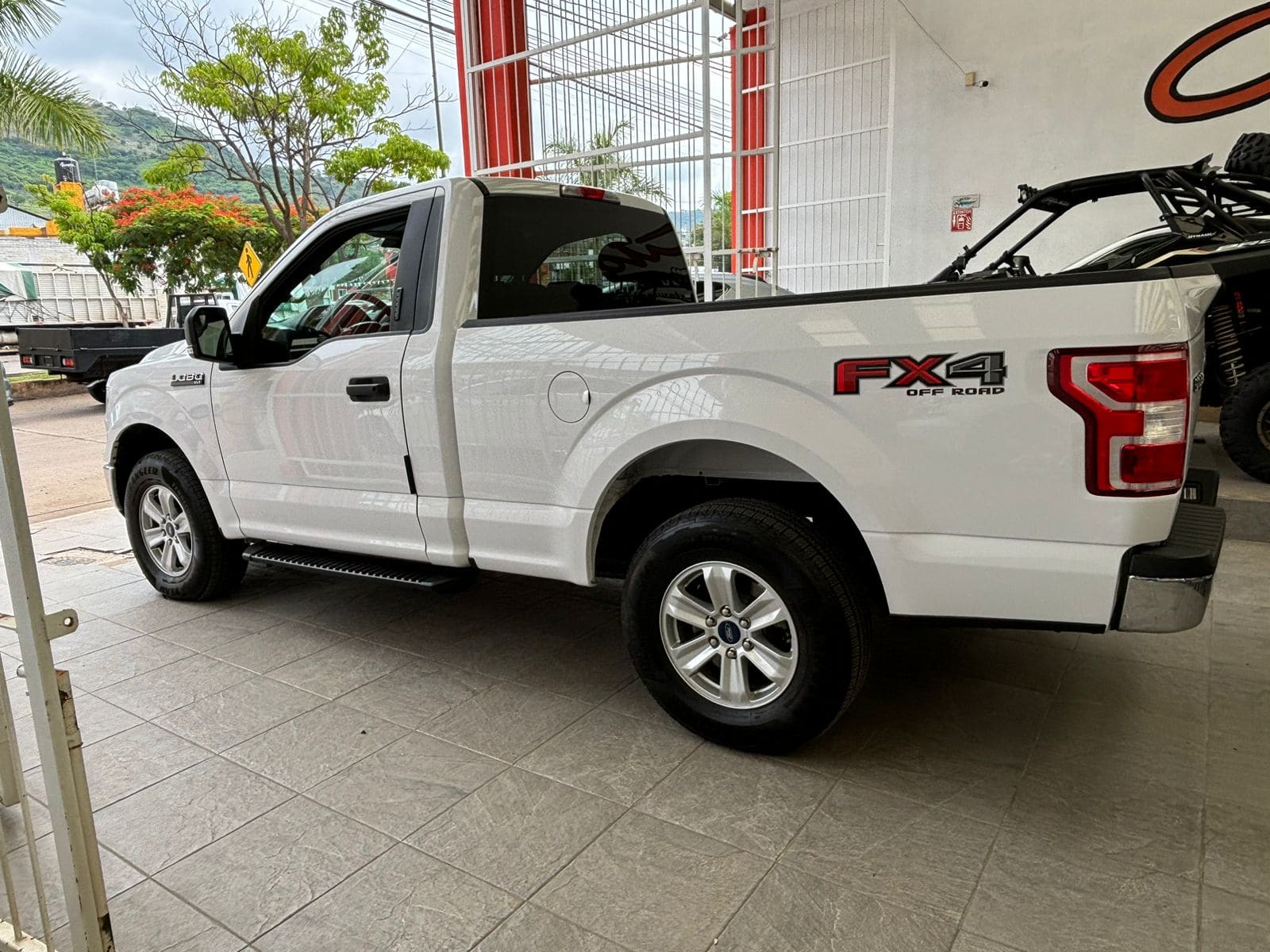 Ford Lobo 2020 XLT Cabina Regular Automático Blanco