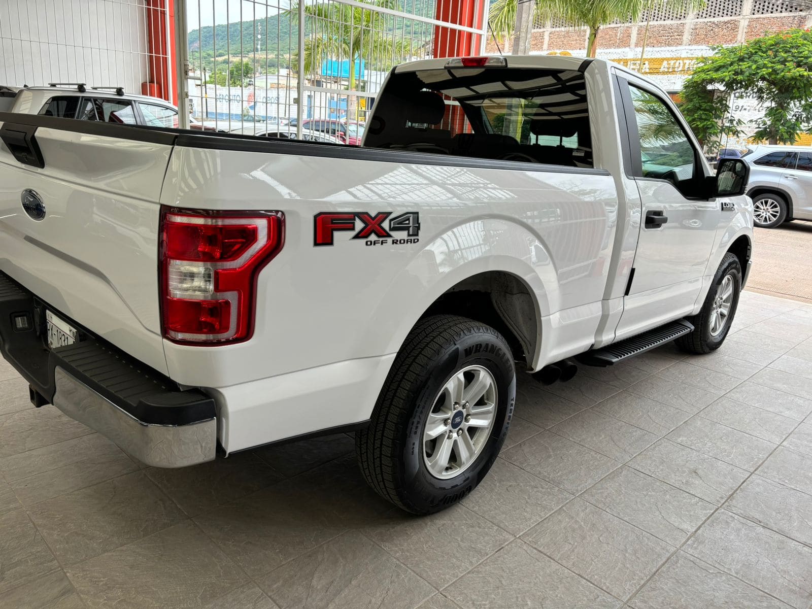 Ford Lobo 2020 XLT Cabina Regular Automático Blanco