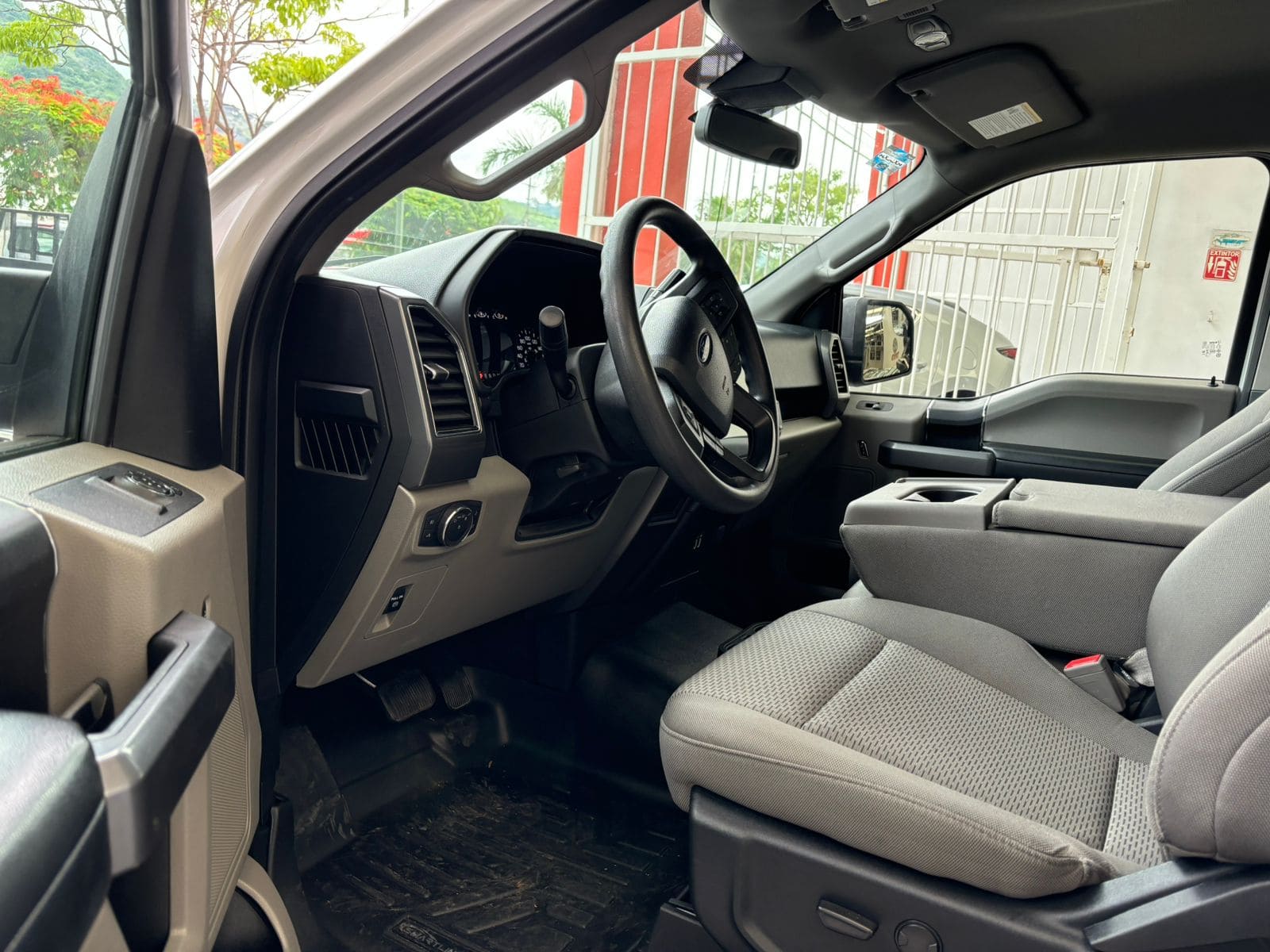 Ford Lobo 2020 XLT Cabina Regular Automático Blanco
