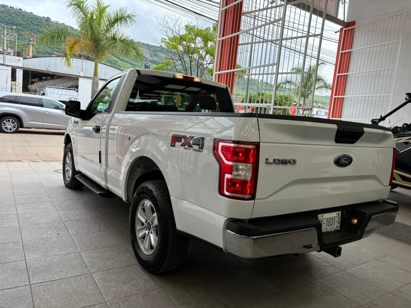 Ford Lobo 2020 XLT Cabina Regular Automático Blanco