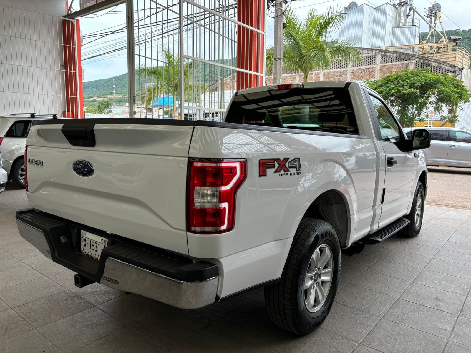 Ford Lobo 2020 XLT Cabina Regular Automático Blanco