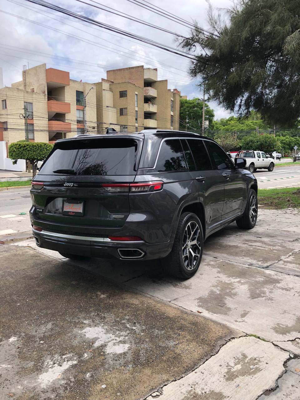 Jeep Grand Cherokee 2023 SUMMIT 4X4 Automático Gris