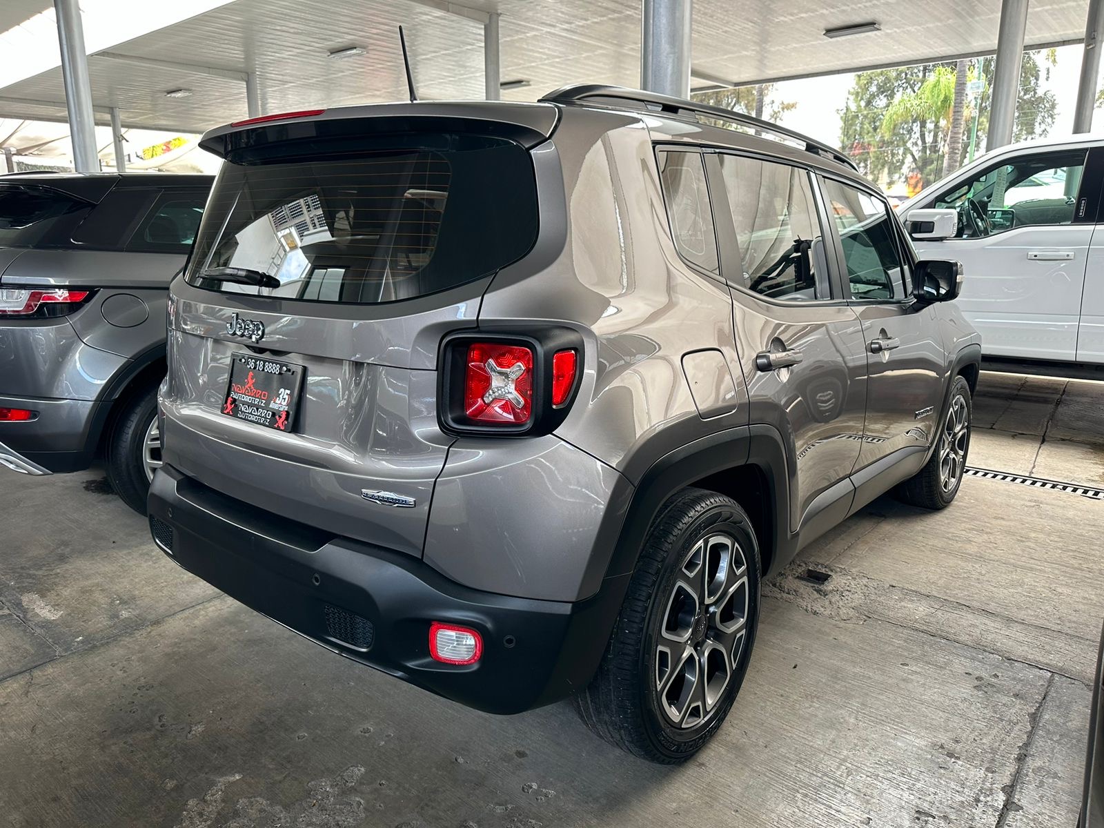 Jeep Renegade 2018 Latitud Automático Gris