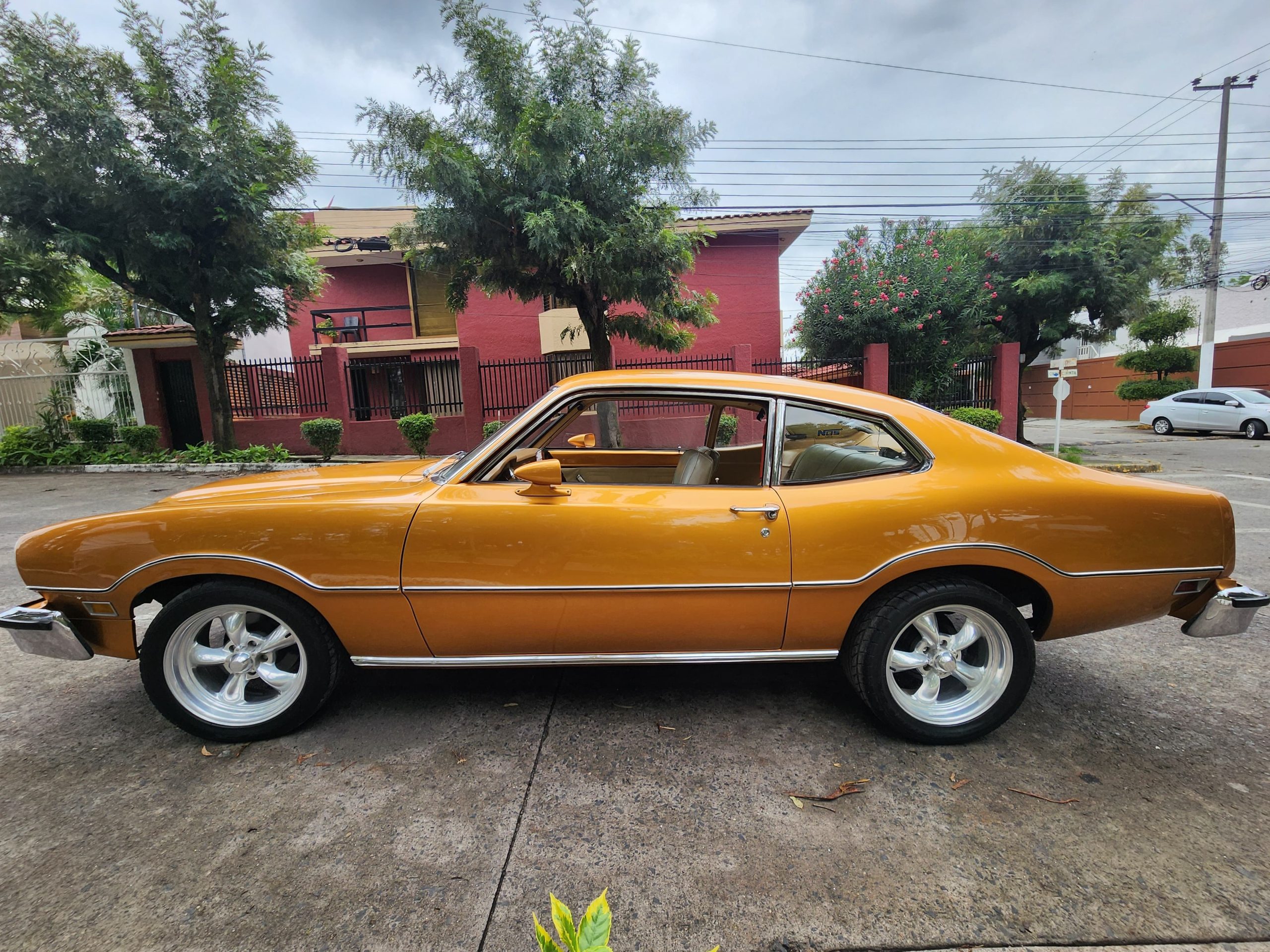 Ford Maverick 1976 Sedán Manual Bronce