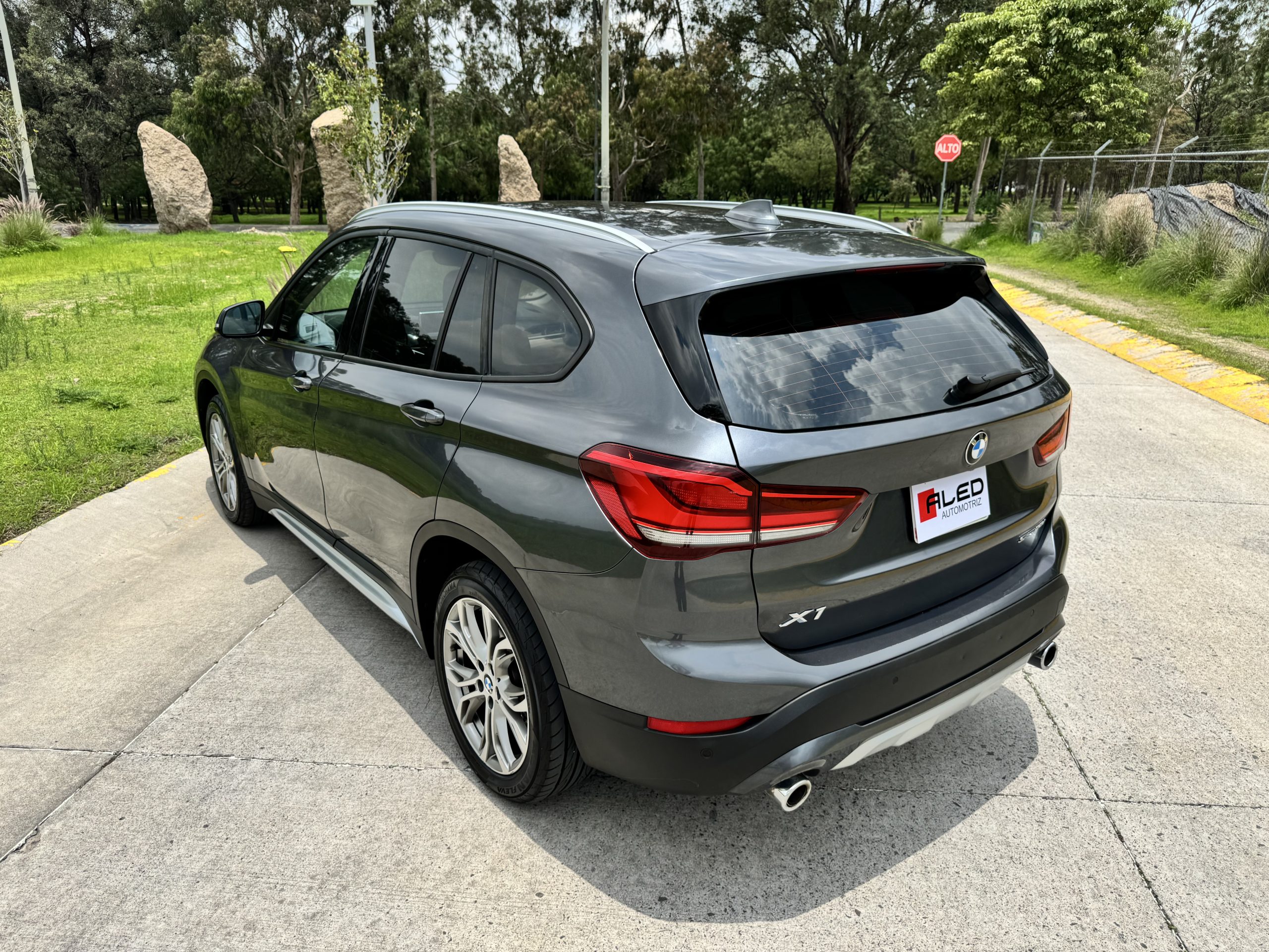 BMW X1 2021 20i X Line Automático Gris