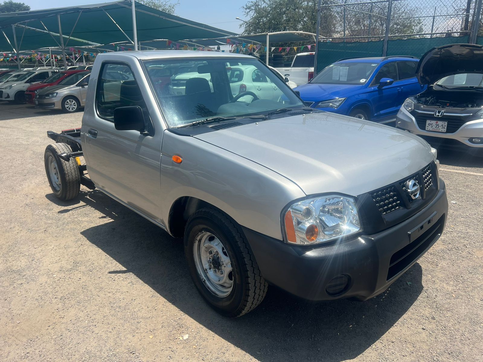 Nissan NP300 2015 CHASIS Manual Plata